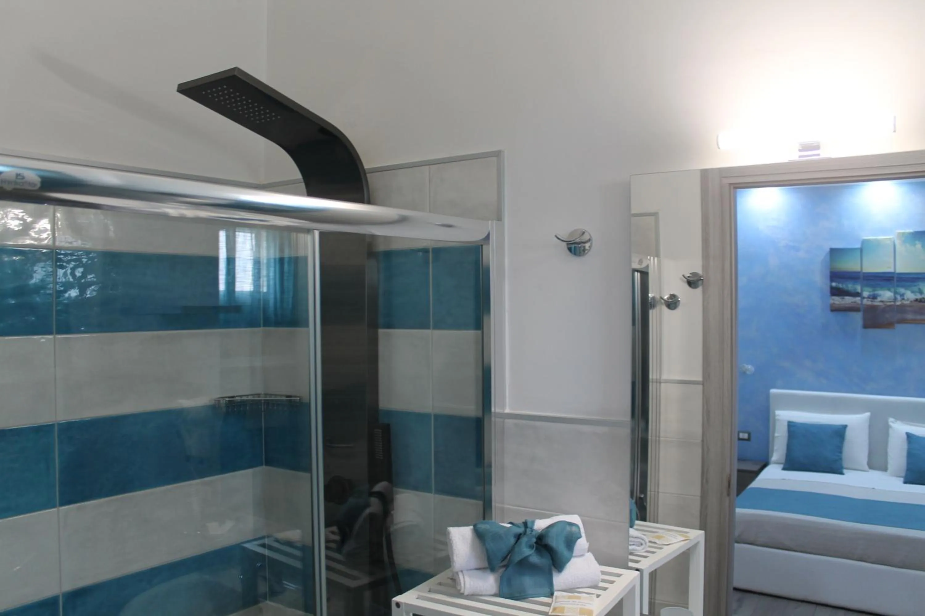 Shower, Bed in B&B Lizia