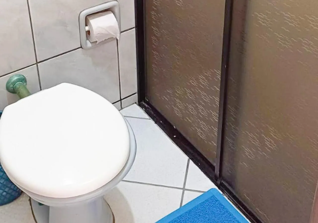 Toilet in Pousada Nereidas
