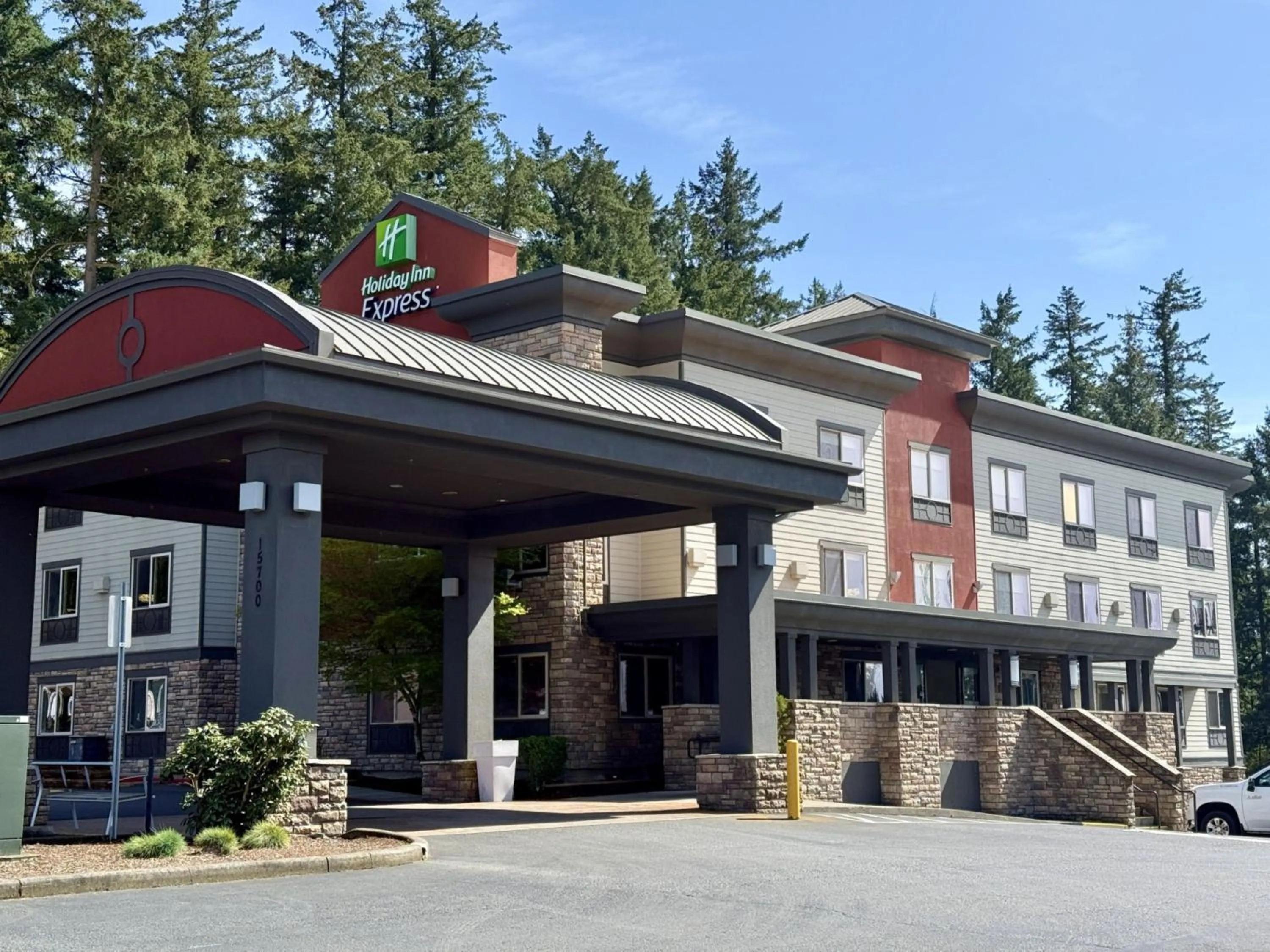 Property building in Holiday Inn Express Portland South - Lake Oswego by IHG