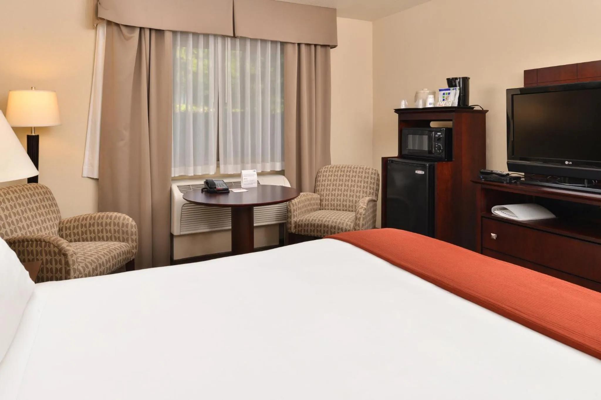 Photo of the whole room, Bed in Holiday Inn Express Portland South - Lake Oswego by IHG