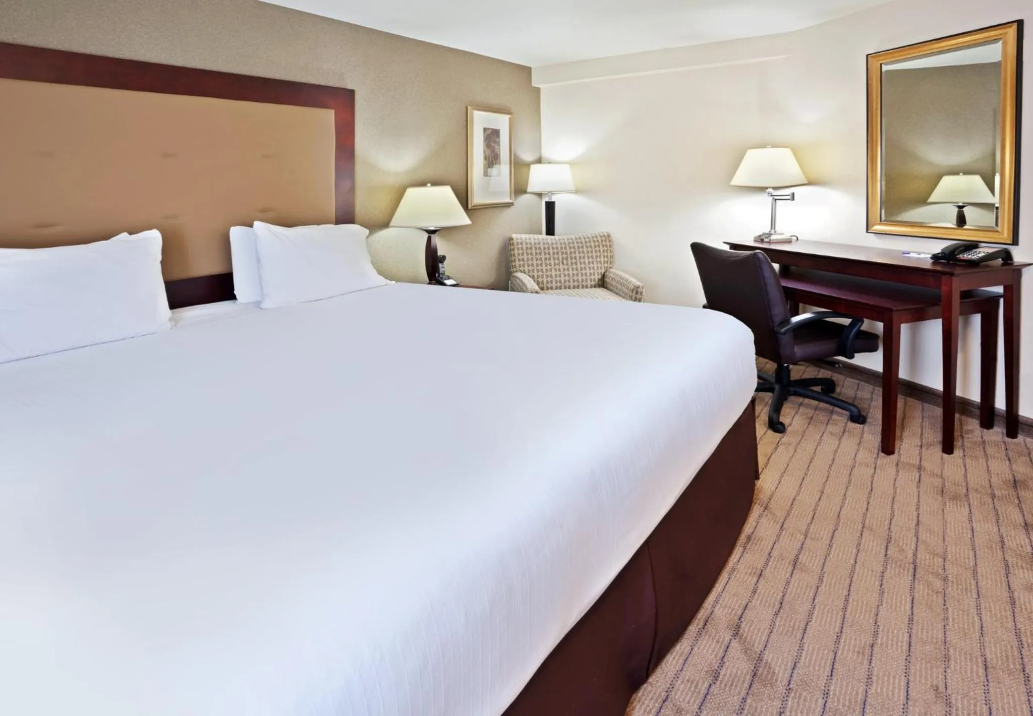 Photo of the whole room, Bed in Holiday Inn Express Portland South - Lake Oswego by IHG
