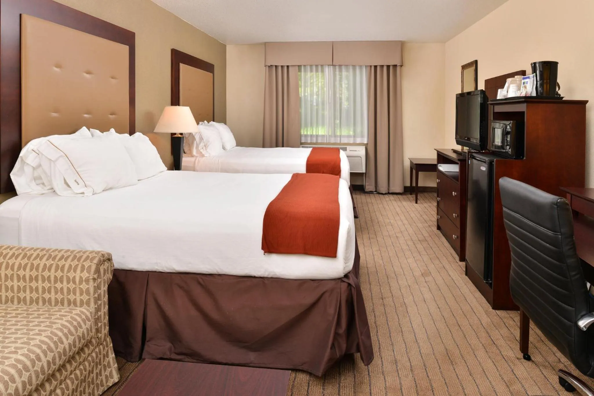 Photo of the whole room, Bed in Holiday Inn Express Portland South - Lake Oswego by IHG