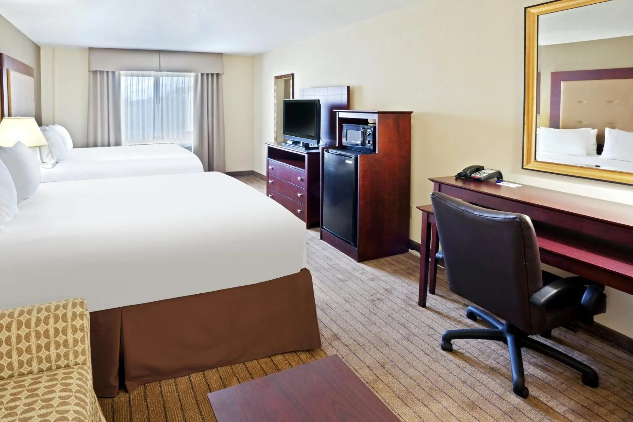 Photo of the whole room, Bed in Holiday Inn Express Portland South - Lake Oswego by IHG