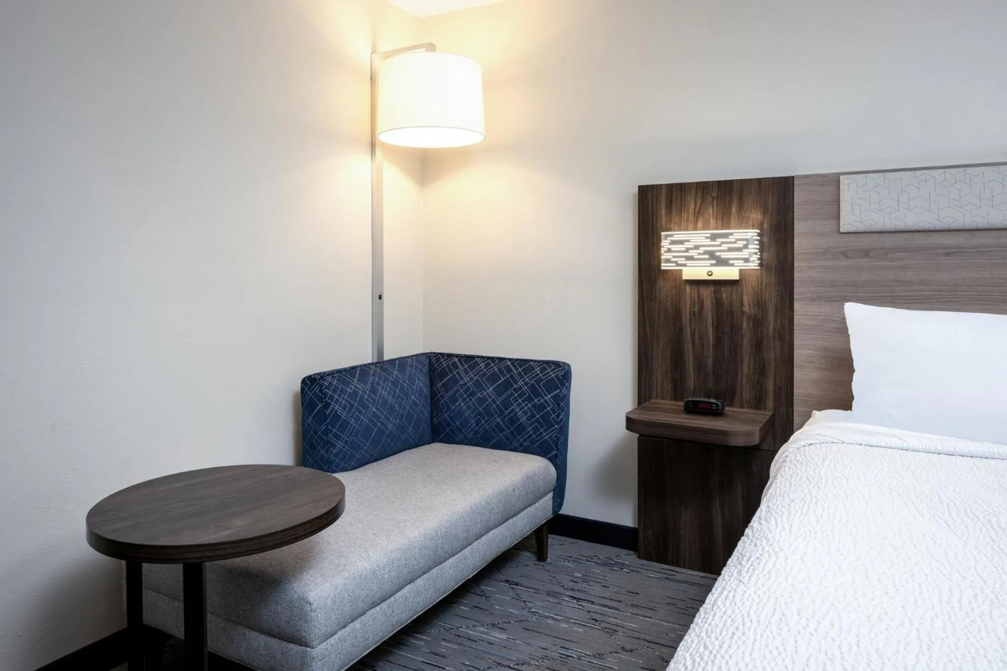Photo of the whole room, Bed in Holiday Inn Express Portland South - Lake Oswego by IHG