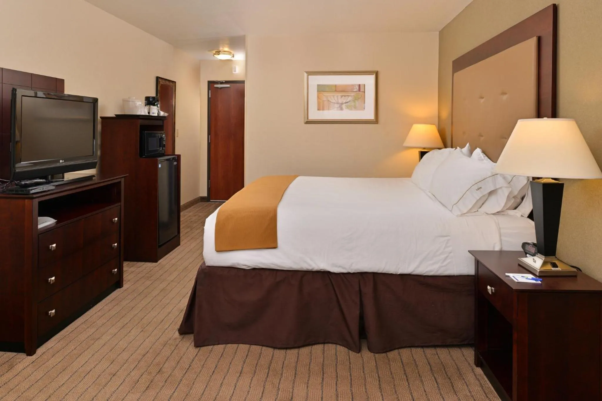 Photo of the whole room, Bed in Holiday Inn Express Portland South - Lake Oswego by IHG