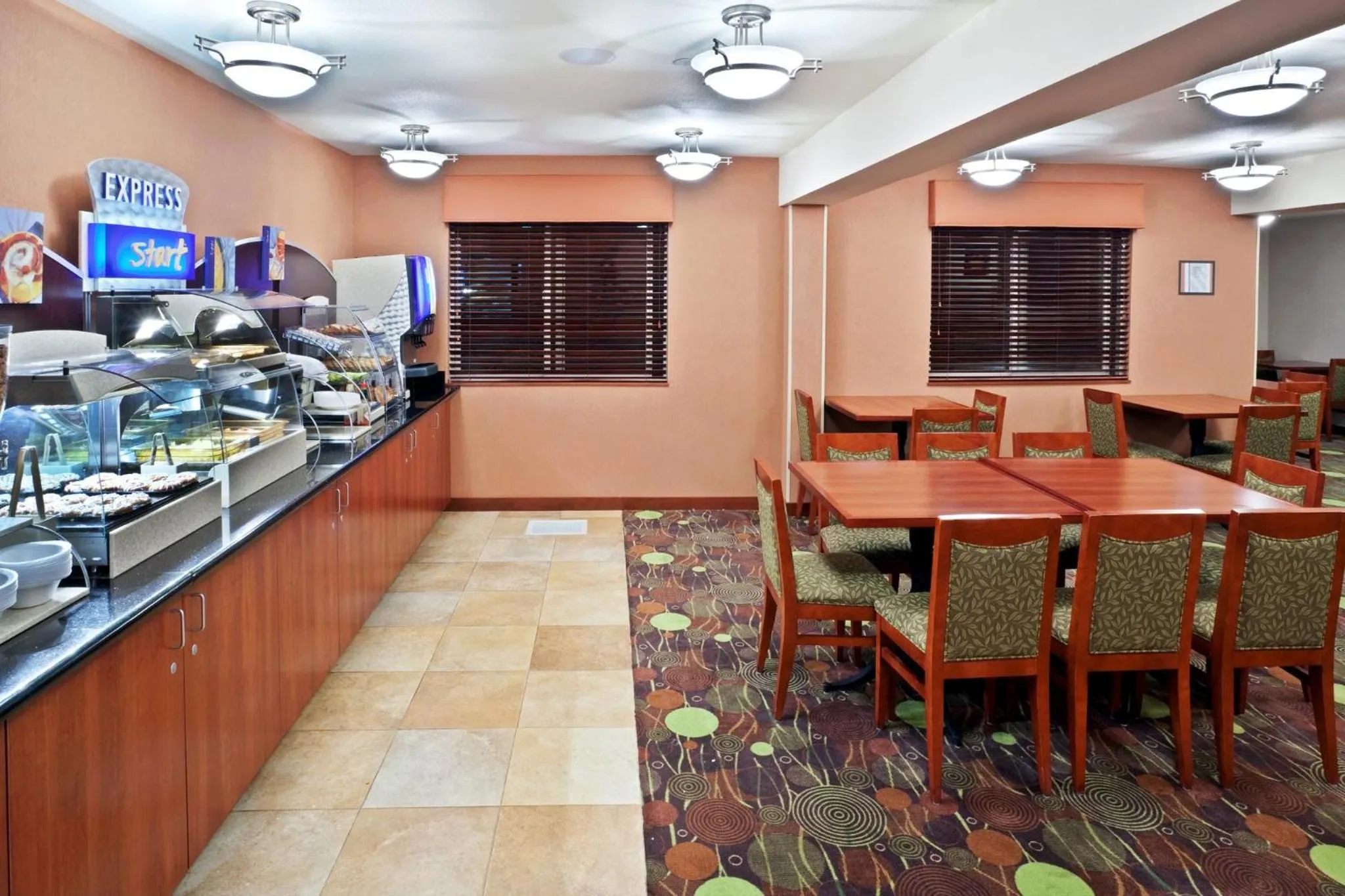 Breakfast in Holiday Inn Express Portland South - Lake Oswego by IHG