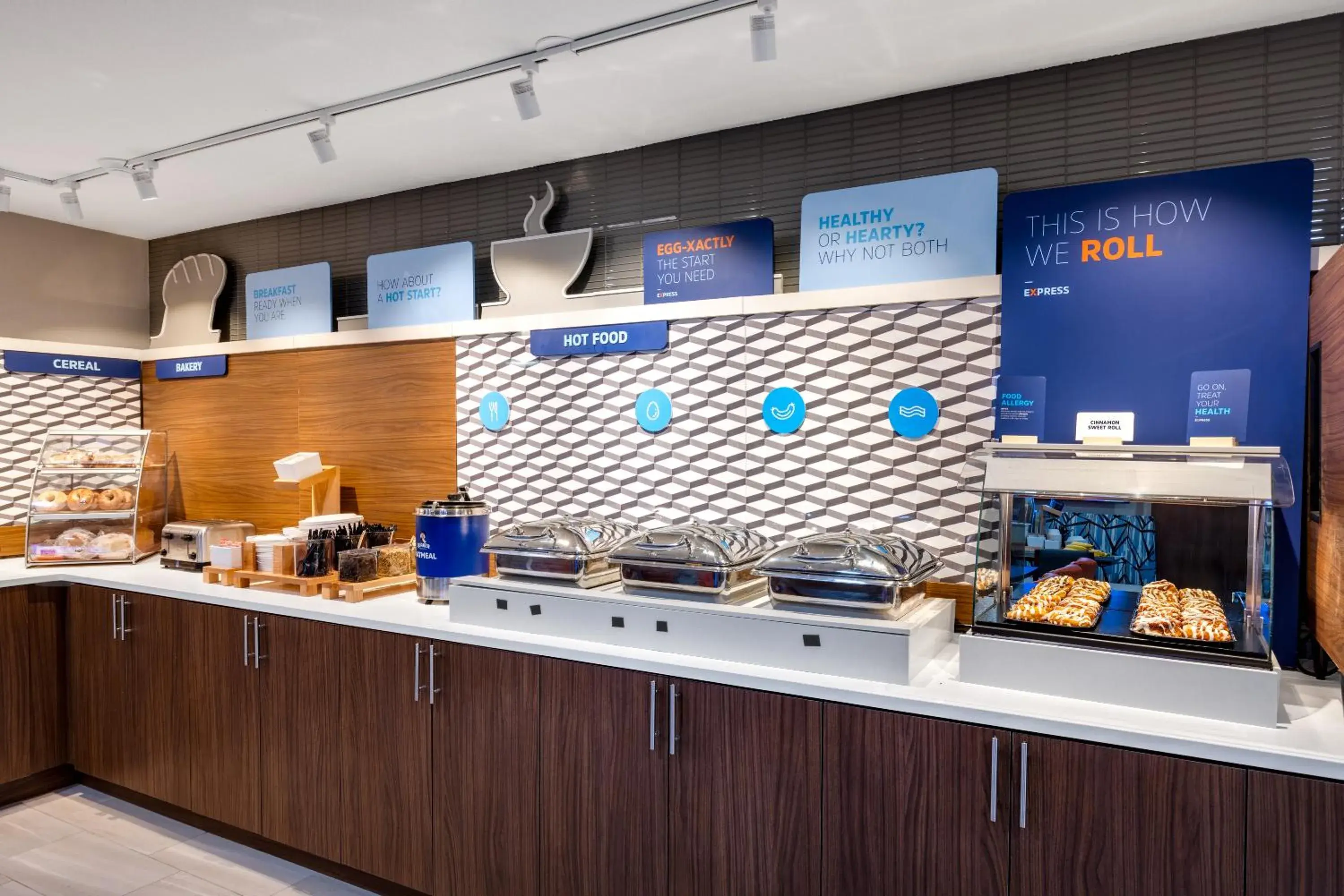 Breakfast in Holiday Inn Express Portland South - Lake Oswego by IHG Breakfast in Holiday Inn Express Portland South - Lake Oswego by IHG