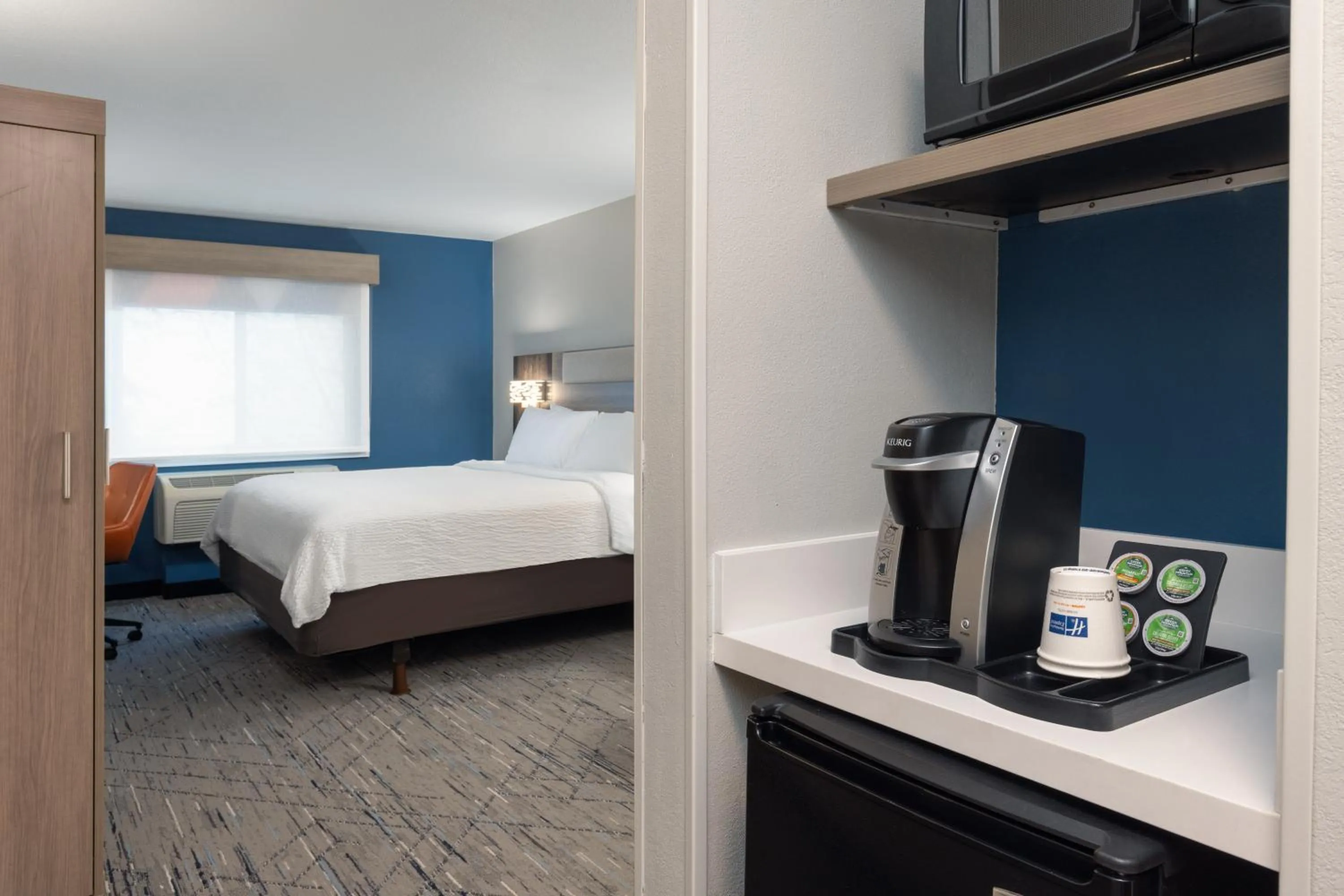 Bedroom, Bed in Holiday Inn Express Portland South - Lake Oswego by IHG