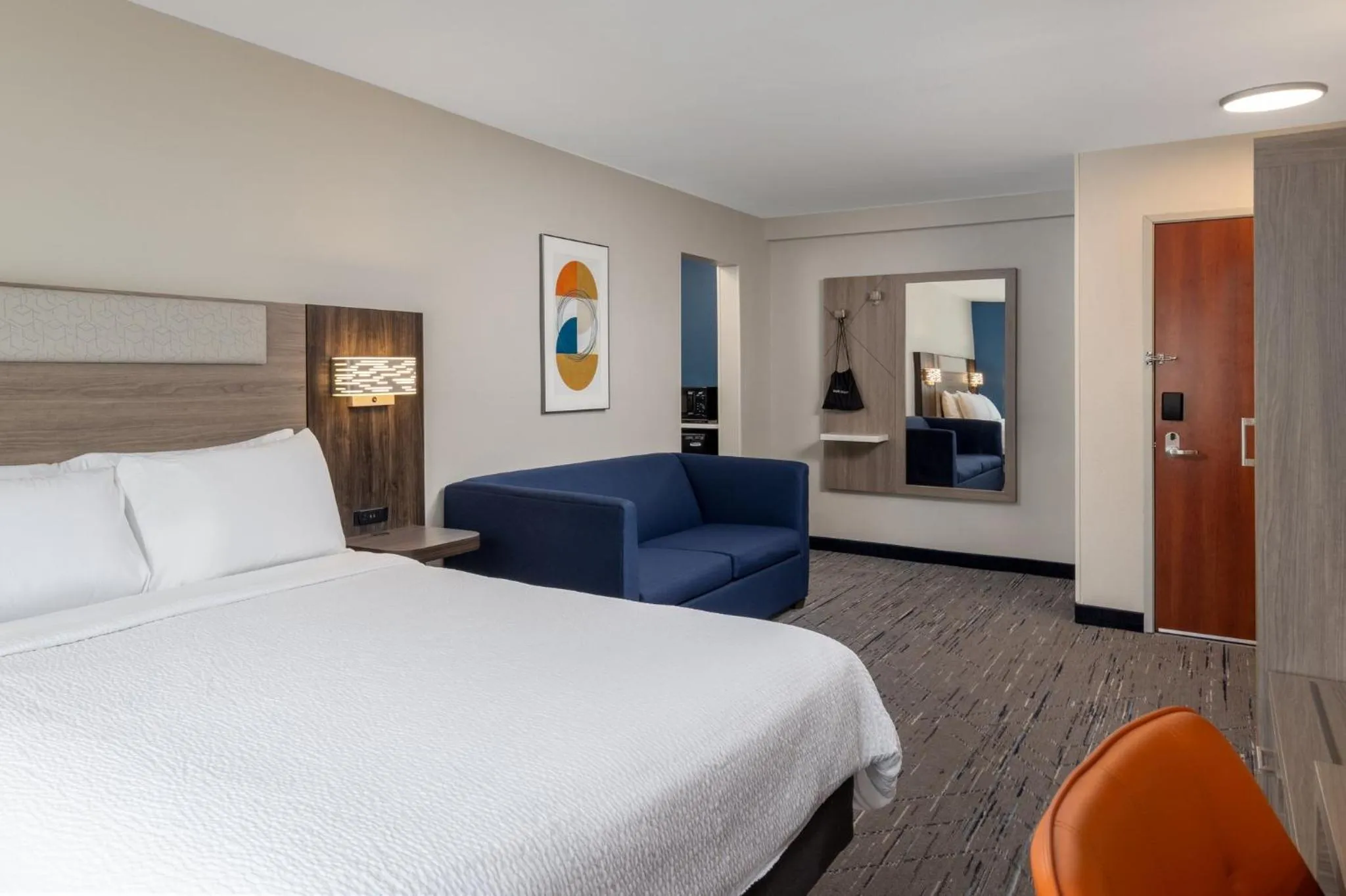 Photo of the whole room, Bed in Holiday Inn Express Portland South - Lake Oswego by IHG