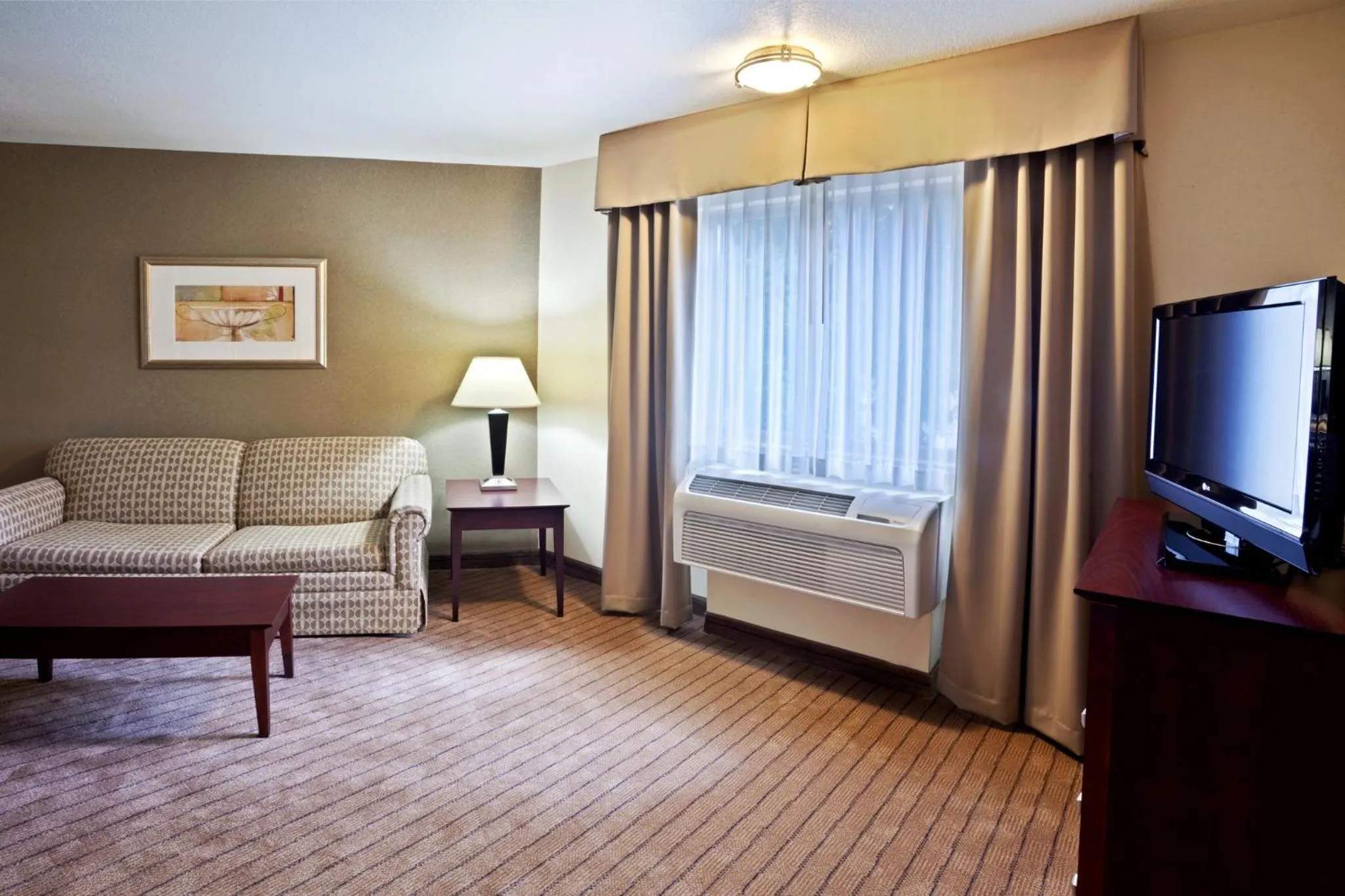 Photo of the whole room, Bed in Holiday Inn Express Portland South - Lake Oswego by IHG