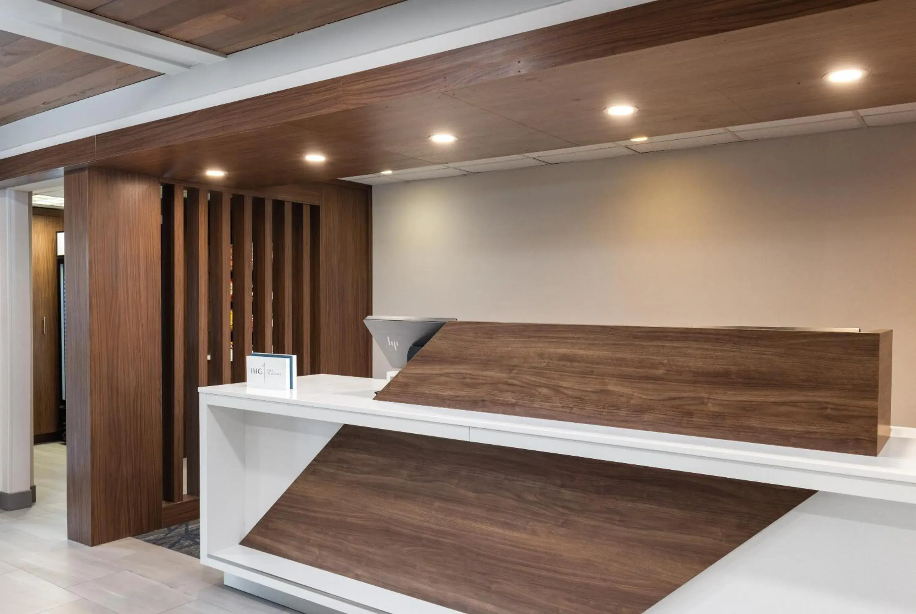 Lobby or reception in Holiday Inn Express Portland South - Lake Oswego by IHG Lobby or reception in Holiday Inn Express Portland South - Lake Oswego by IHG