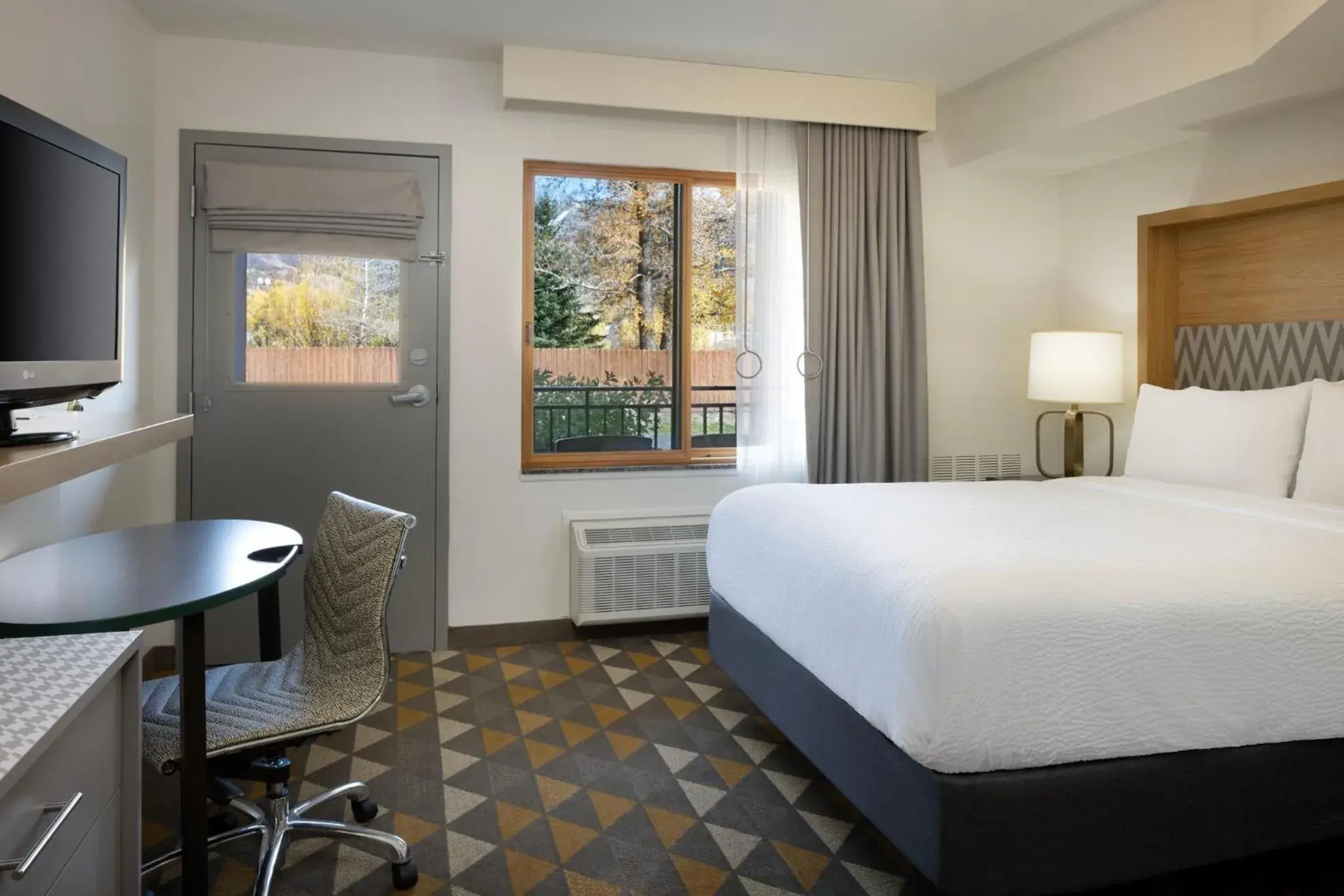 Photo of the whole room, Bed in Holiday Inn Steamboat Springs by IHG Photo of the whole room, Bed in Holiday Inn Steamboat Springs by IHG