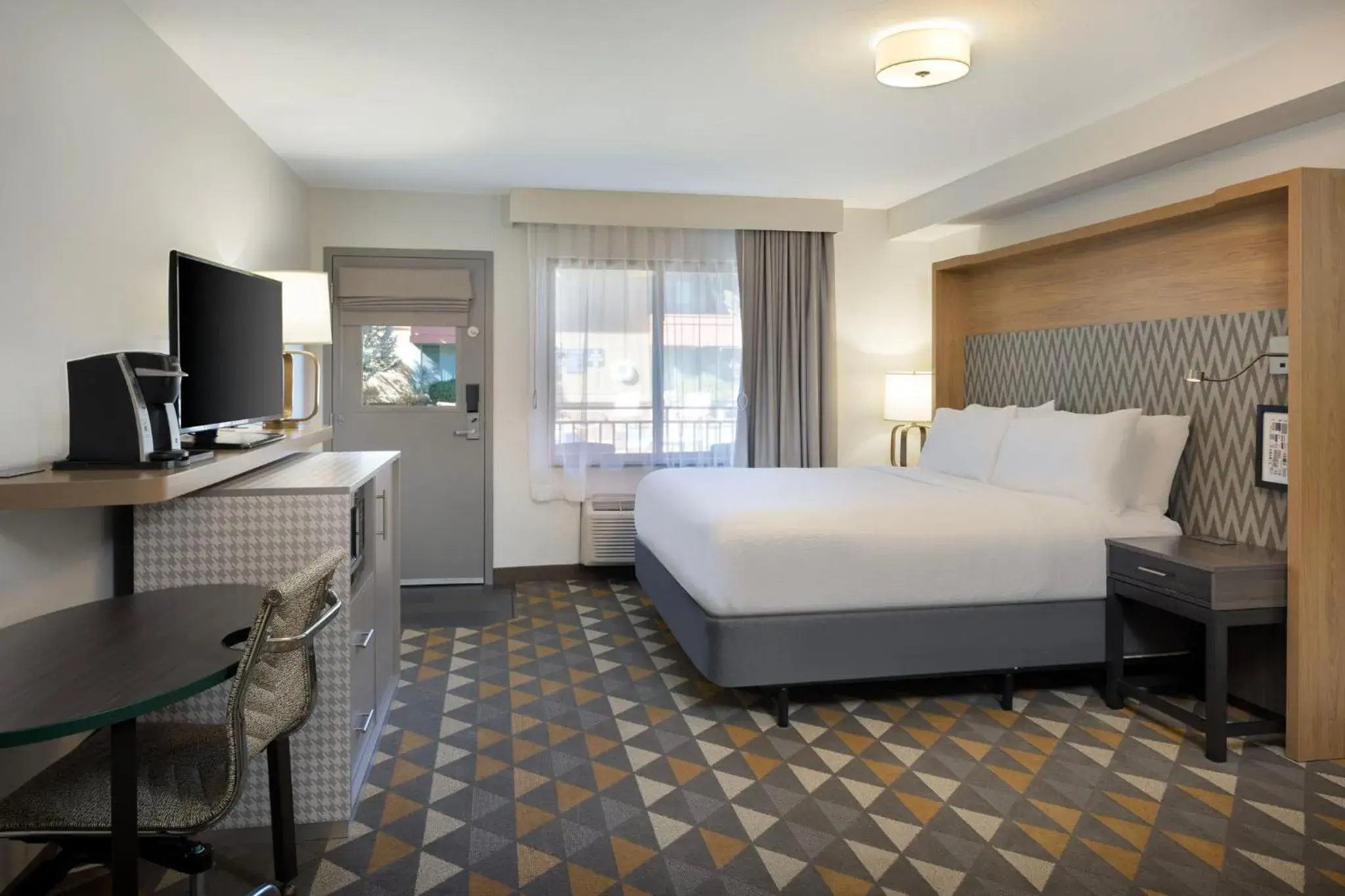 Photo of the whole room, Bed in Holiday Inn Steamboat Springs by IHG Photo of the whole room, Bed in Holiday Inn Steamboat Springs by IHG