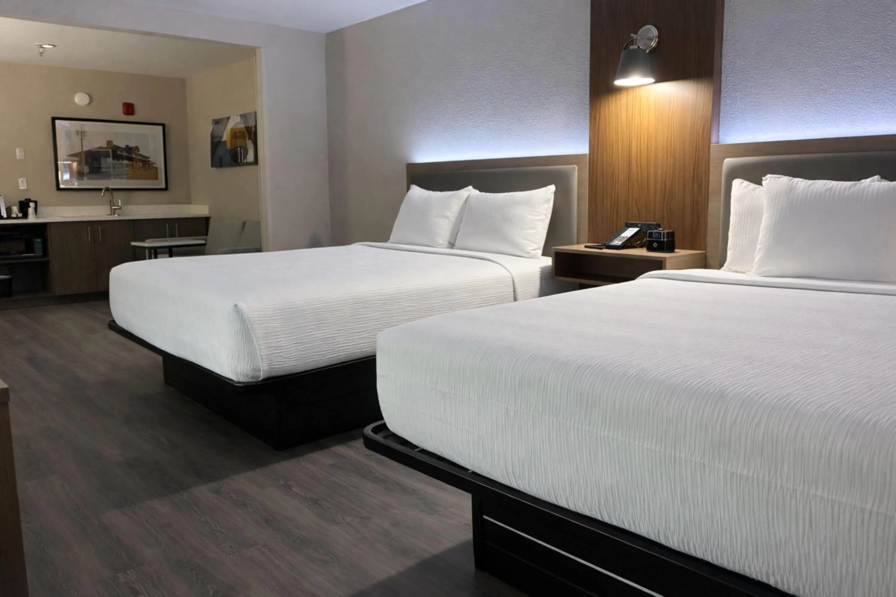 Photo of the whole room, Bed in La Quinta Inn & Suites by Wyndham Bessemer