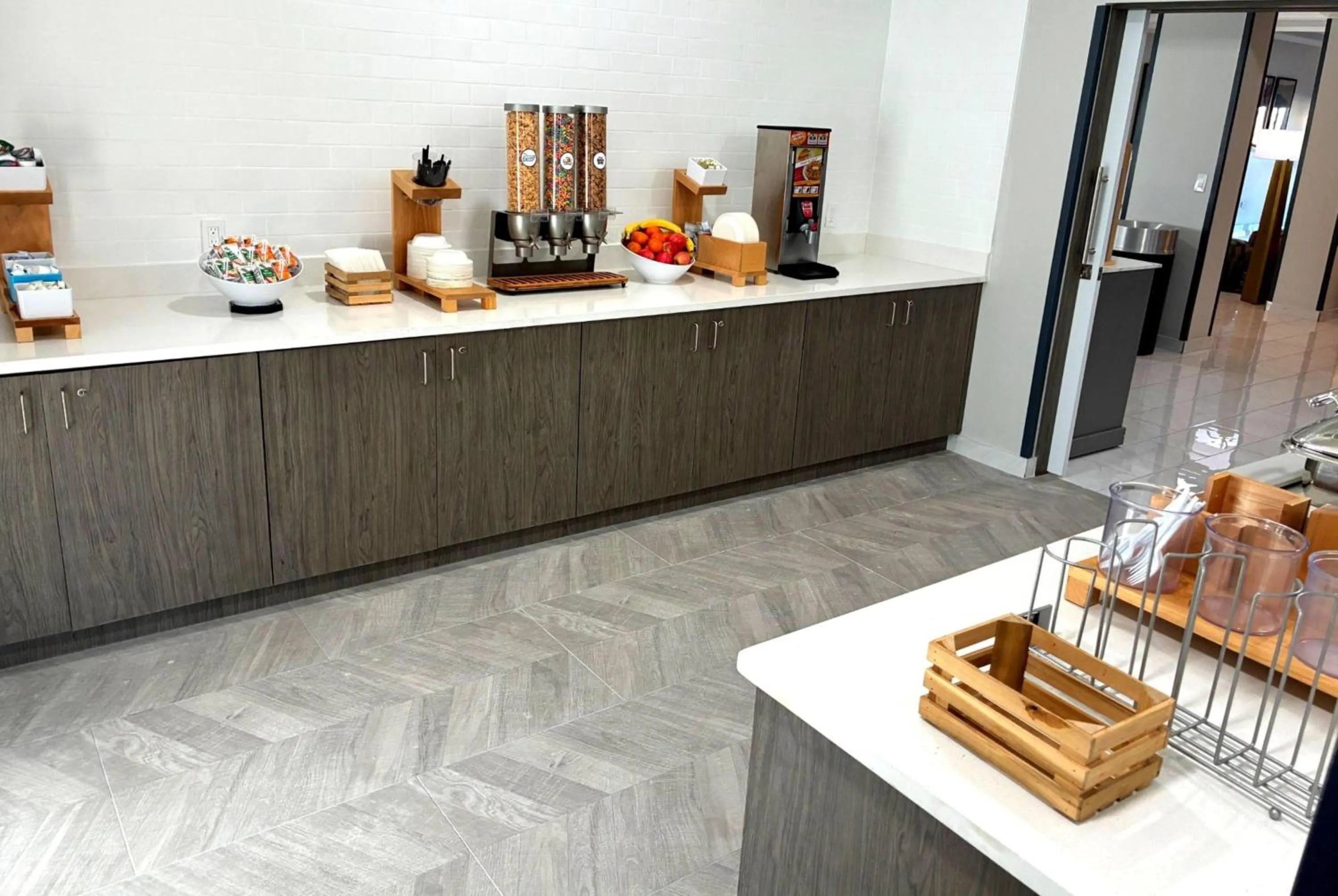 Breakfast in La Quinta Inn & Suites by Wyndham Bessemer