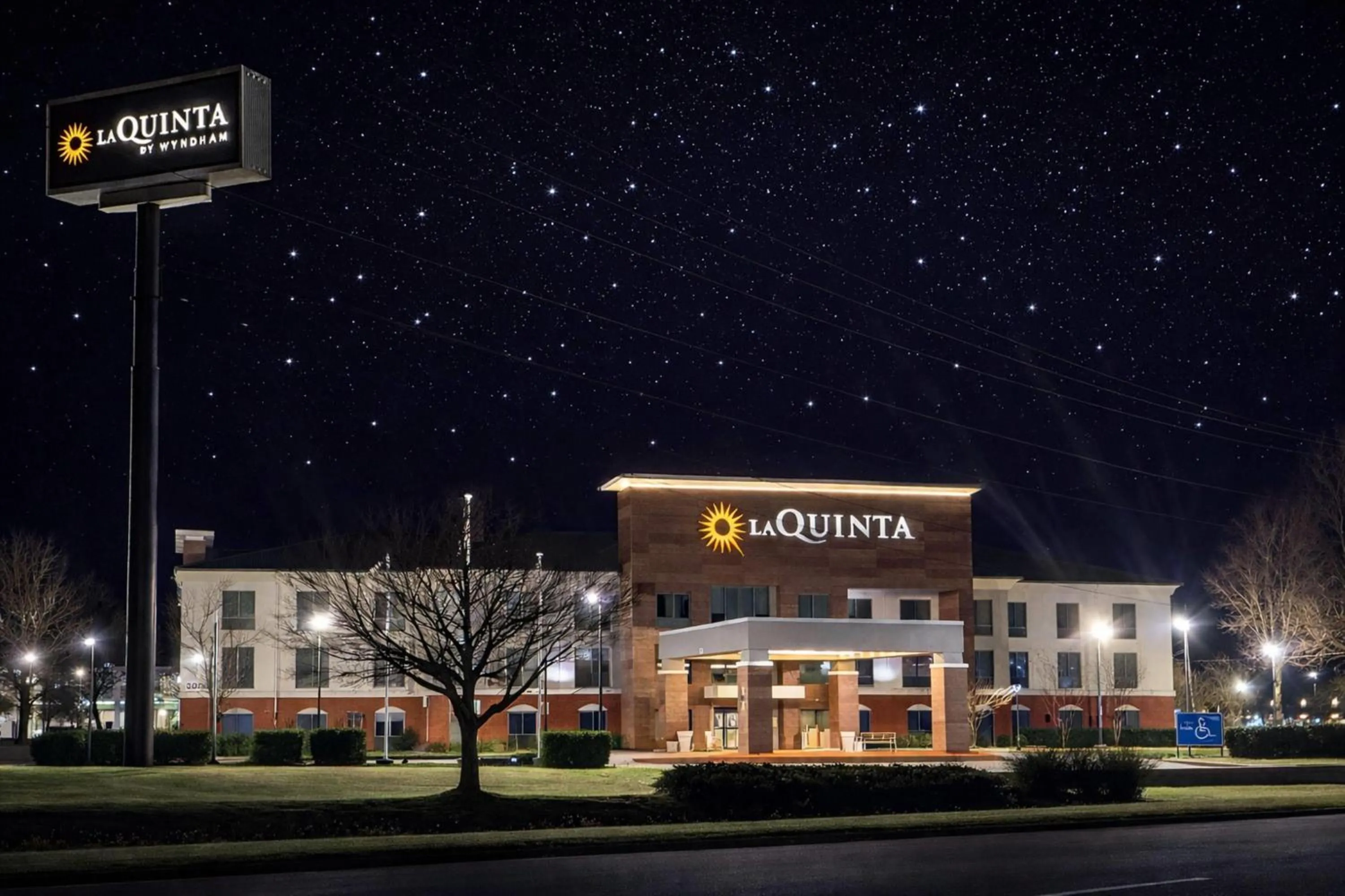Property building in La Quinta Inn & Suites by Wyndham Bessemer