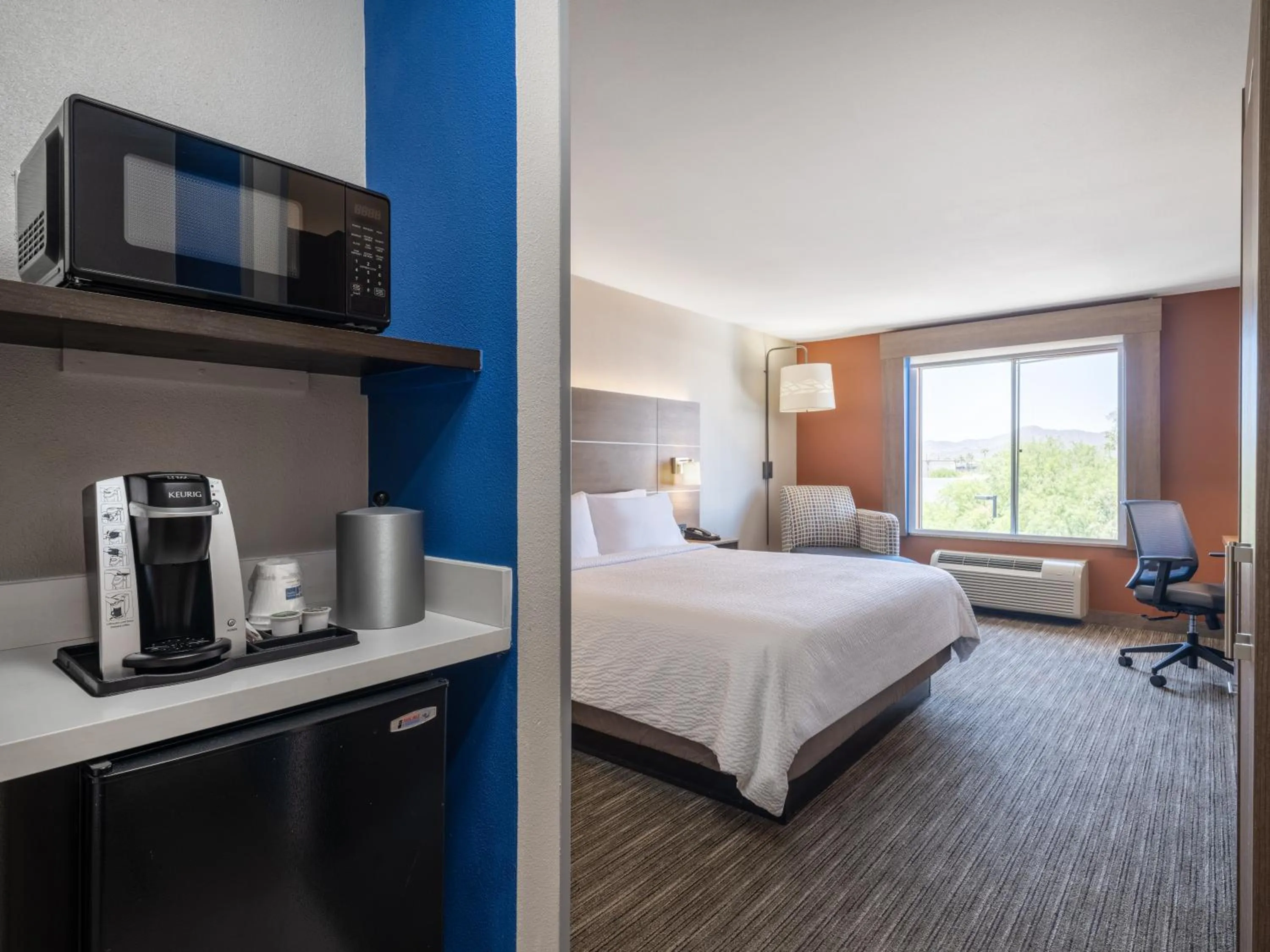 Bed in Holiday Inn Express & Suites Tucson by IHG