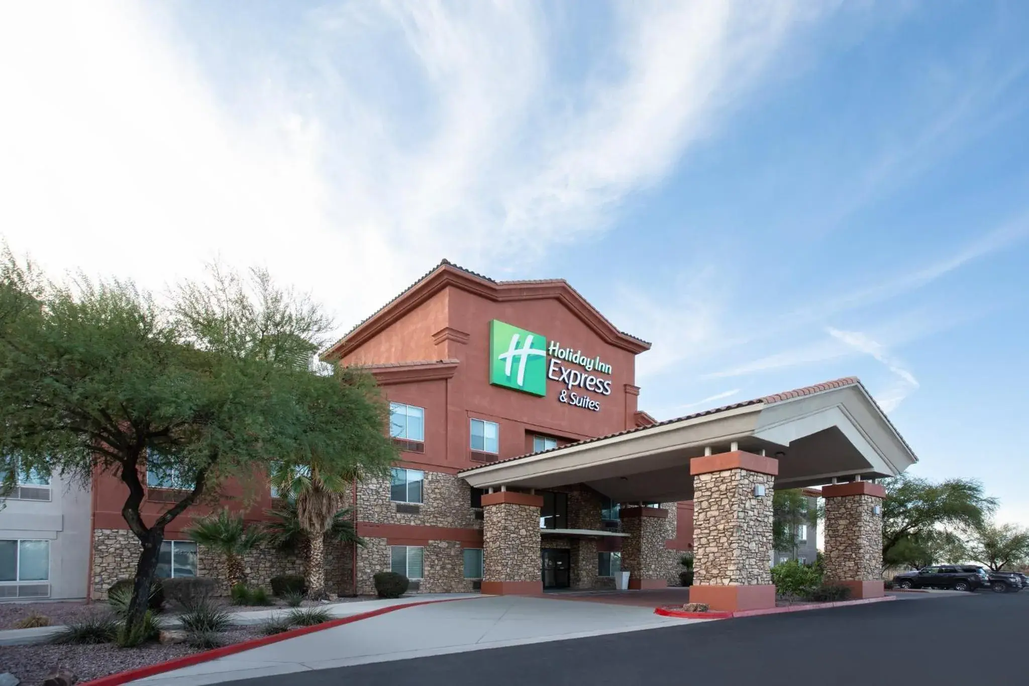 Property building in Holiday Inn Express & Suites Tucson by IHG Property building in Holiday Inn Express & Suites Tucson by IHG