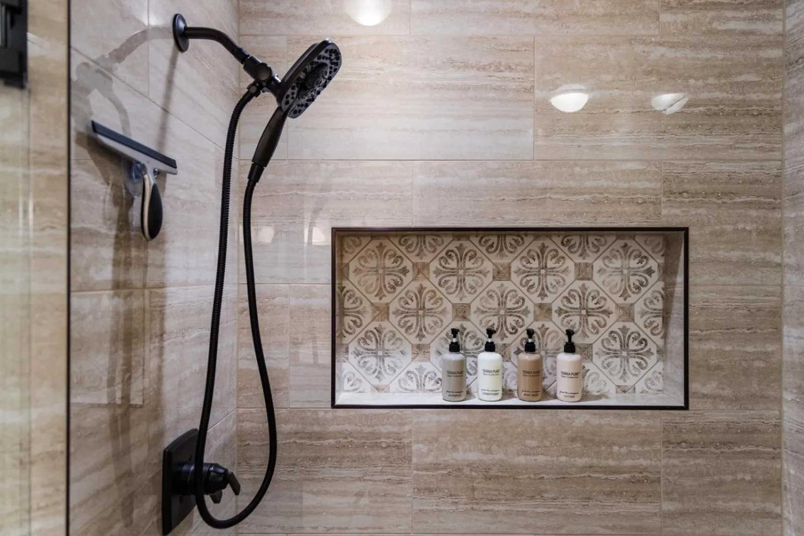 Shower in Coyote Bluff Estate