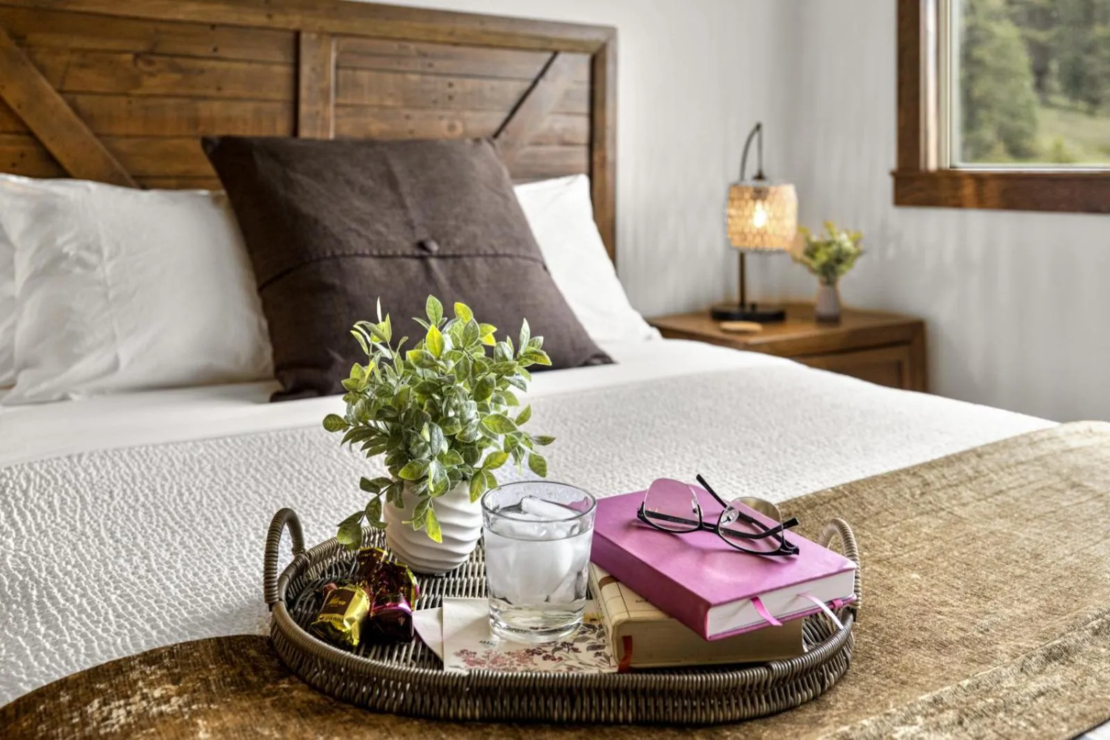 Bedroom, Bed in Coyote Bluff Estate
