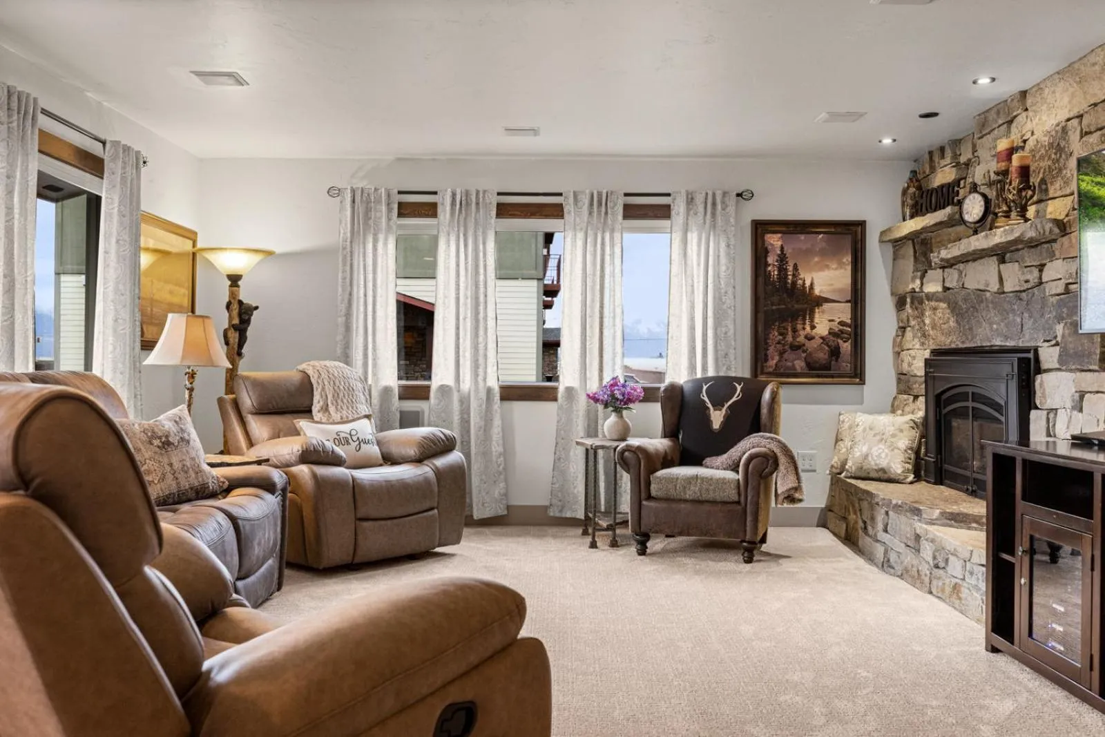 Living room in Coyote Bluff Estate