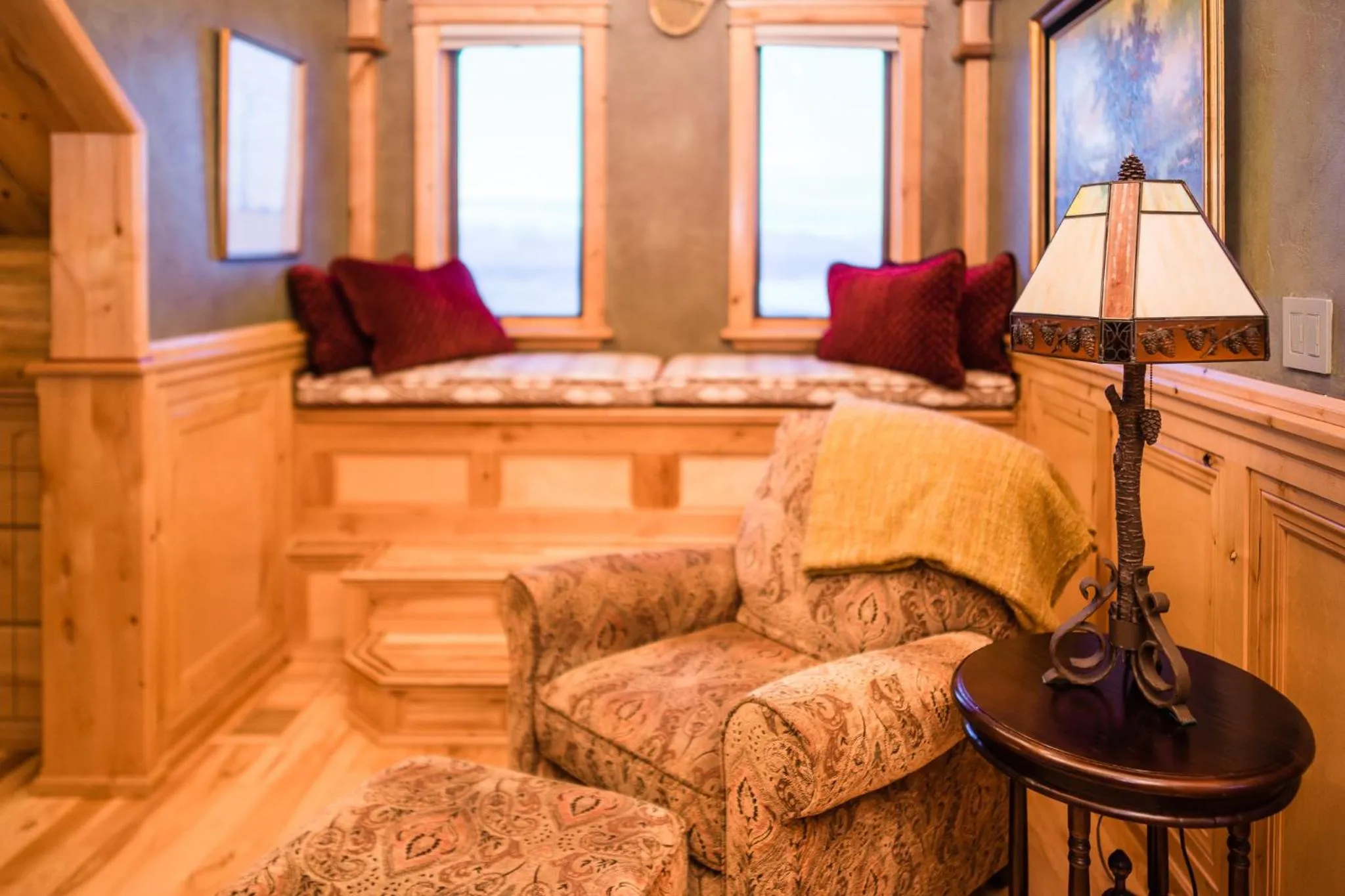 Seating area, Bed in Coyote Bluff Estate