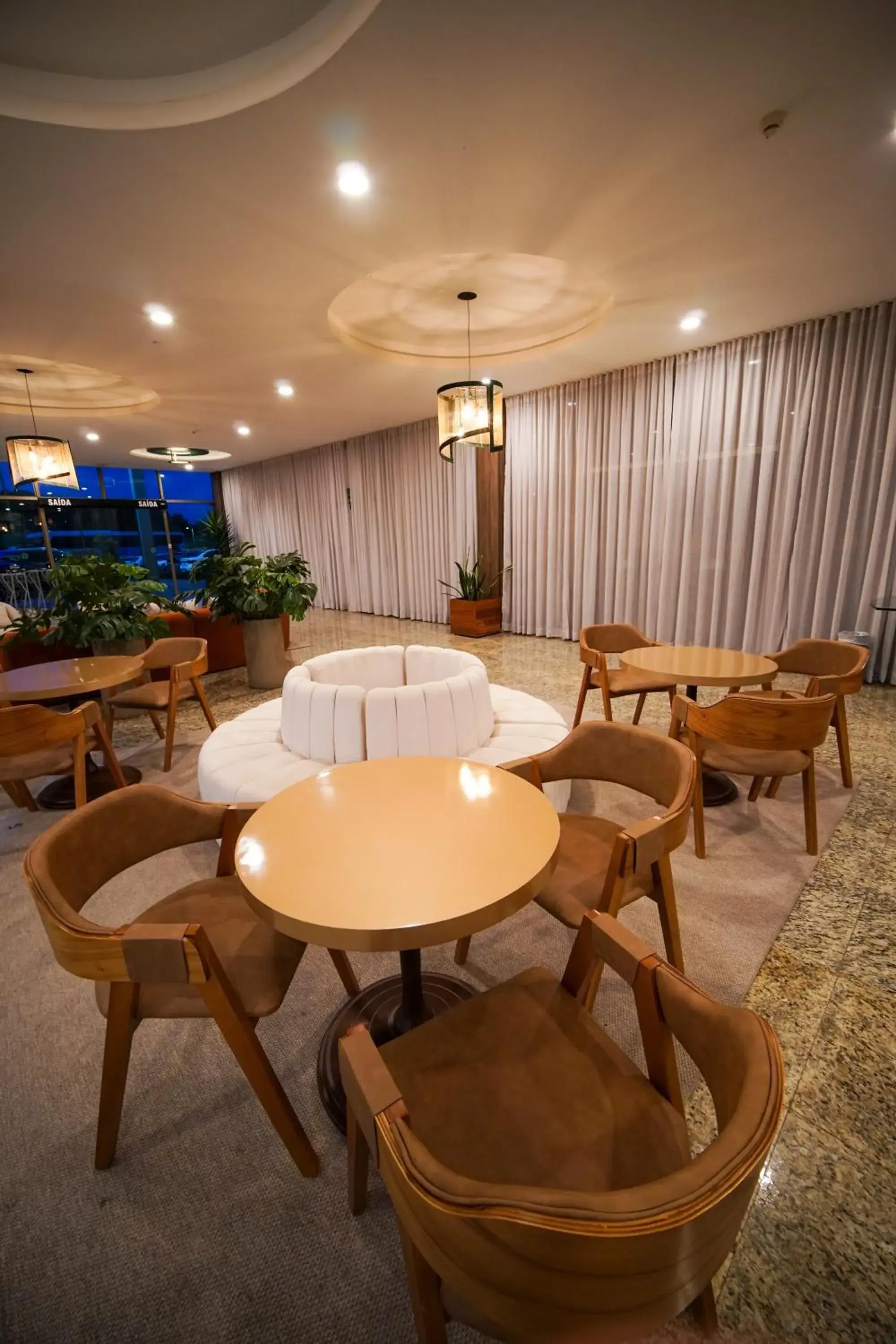 Lobby or reception in Hotel Golden Park Sorocaba & Convenções by Nacional Inn Lobby or reception in Hotel Golden Park Sorocaba & Convenções by Nacional Inn