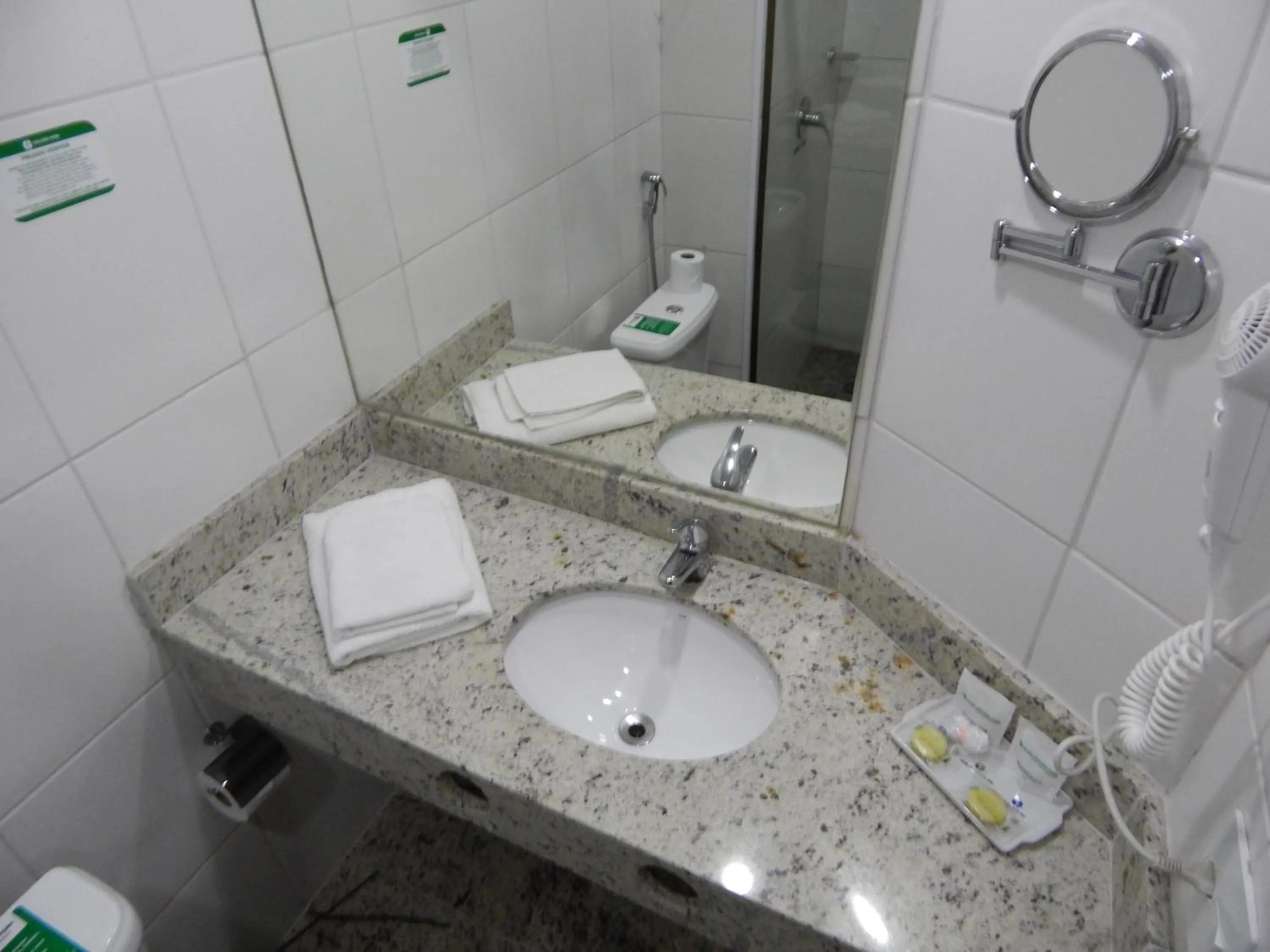 Toilet in Hotel Golden Park Sorocaba & Convenções by Nacional Inn