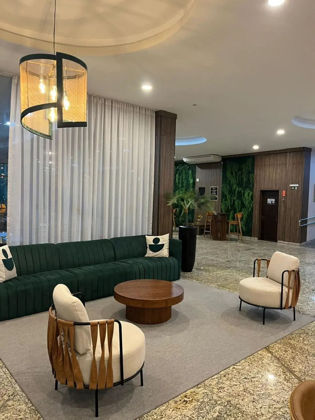 Lobby or reception in Hotel Golden Park Sorocaba & Convenções by Nacional Inn Lobby or reception in Hotel Golden Park Sorocaba & Convenções by Nacional Inn