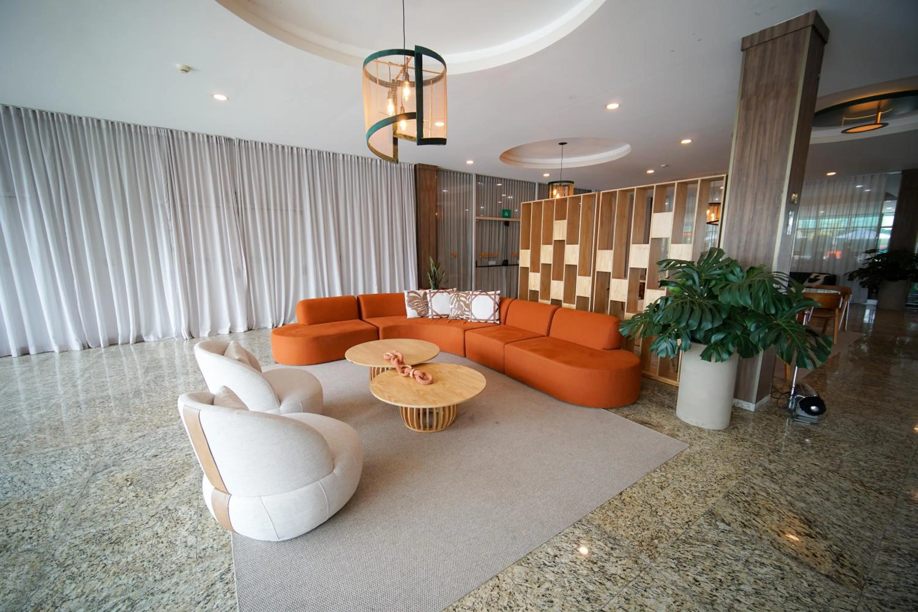 Lobby or reception in Hotel Golden Park Sorocaba & Convenções by Nacional Inn