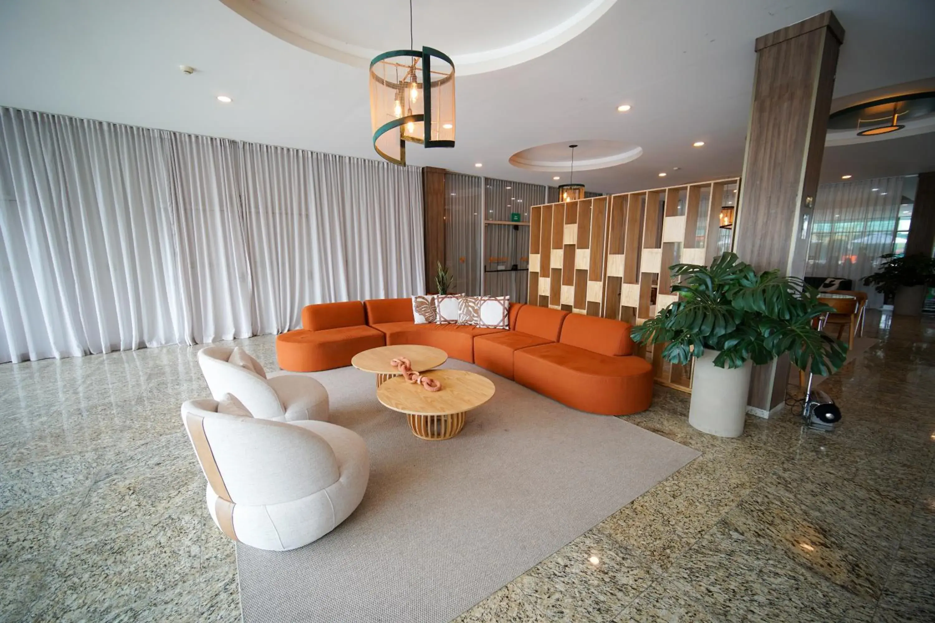 Lobby or reception in Hotel Golden Park Sorocaba & Convenções by Nacional Inn Lobby or reception in Hotel Golden Park Sorocaba & Convenções by Nacional Inn