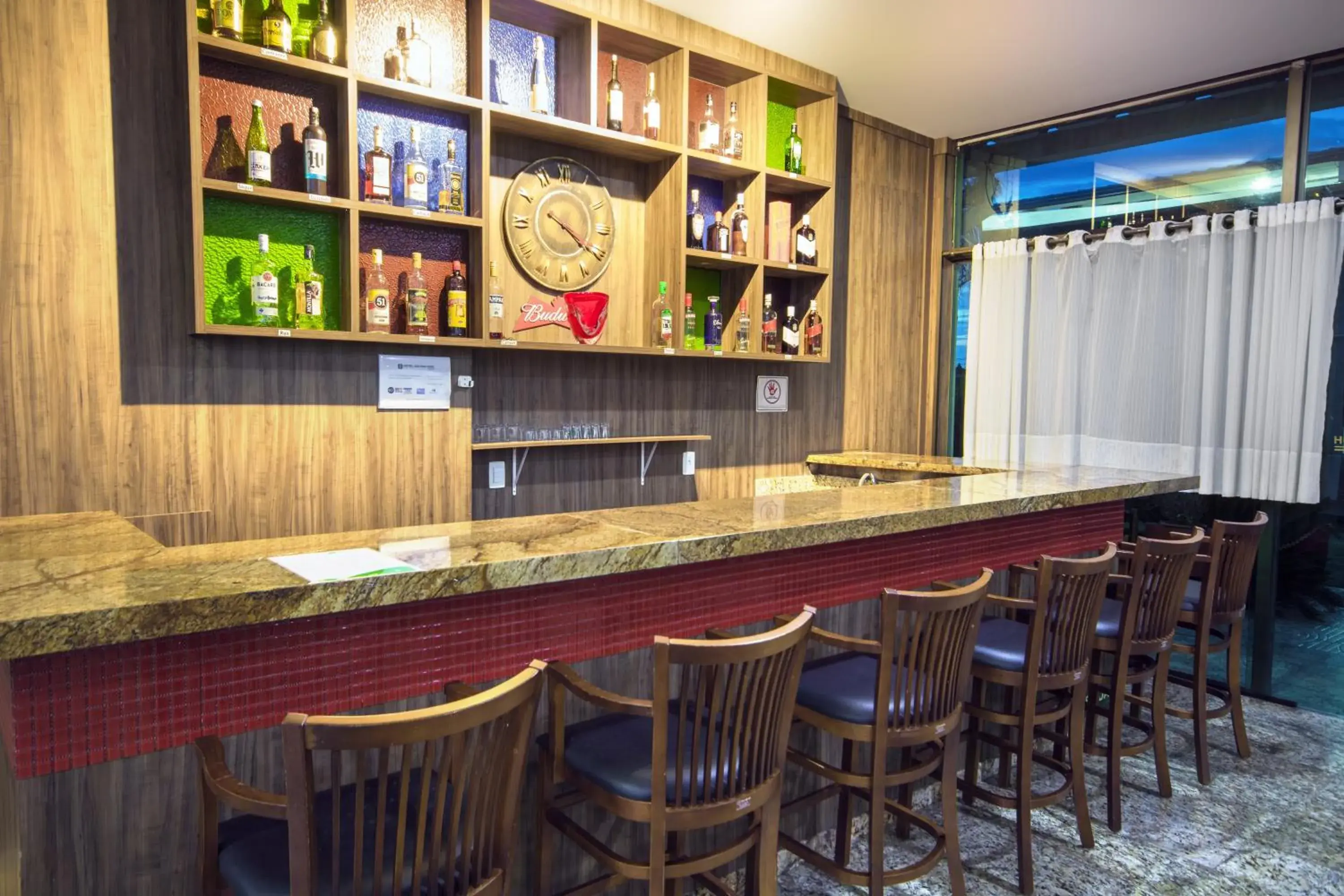 Lounge or bar in Hotel Golden Park Sorocaba & Convenções by Nacional Inn Lounge or bar in Hotel Golden Park Sorocaba & Convenções by Nacional Inn