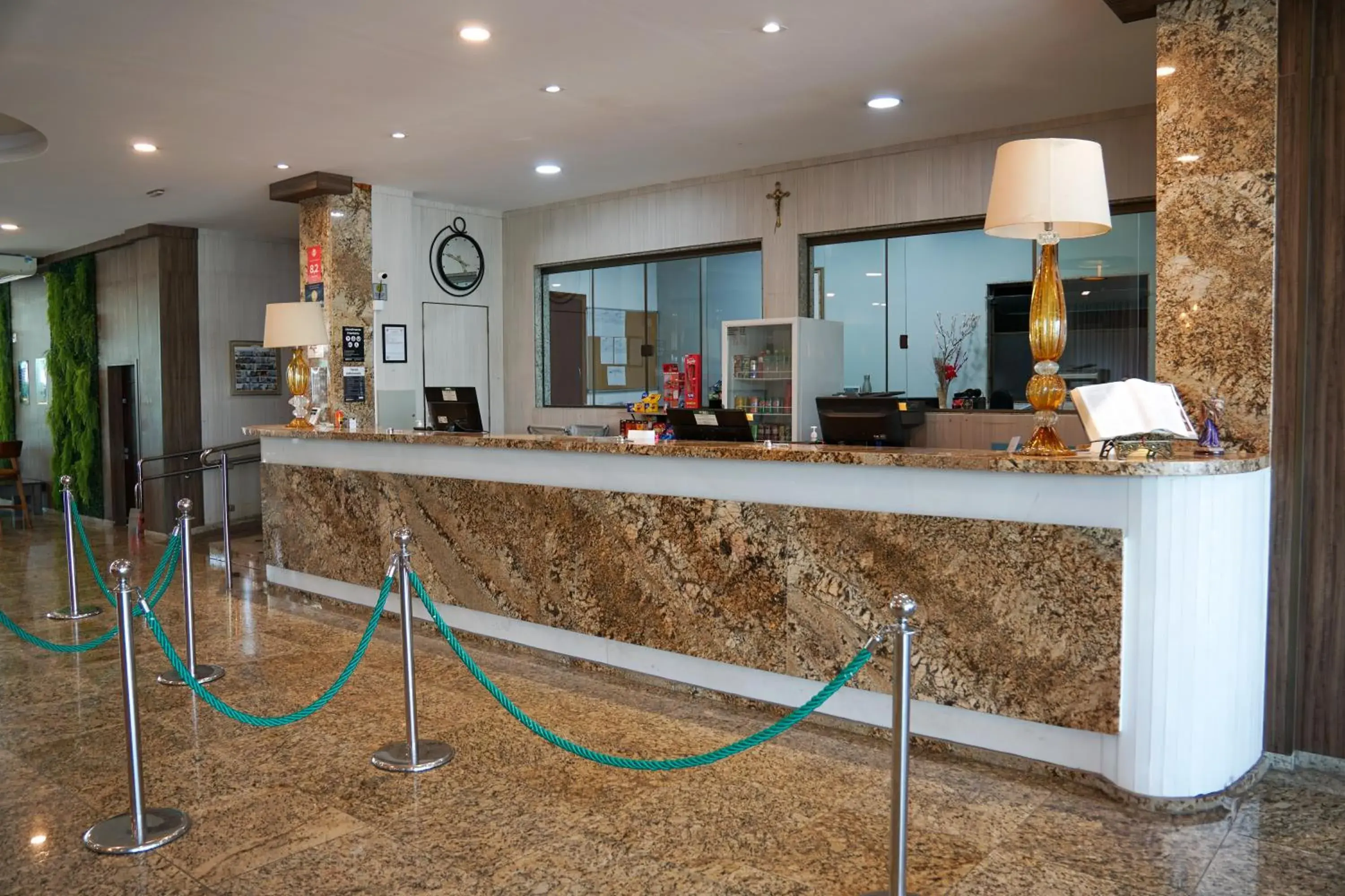 Lobby or reception in Hotel Golden Park Sorocaba & Convenções by Nacional Inn Lobby or reception in Hotel Golden Park Sorocaba & Convenções by Nacional Inn