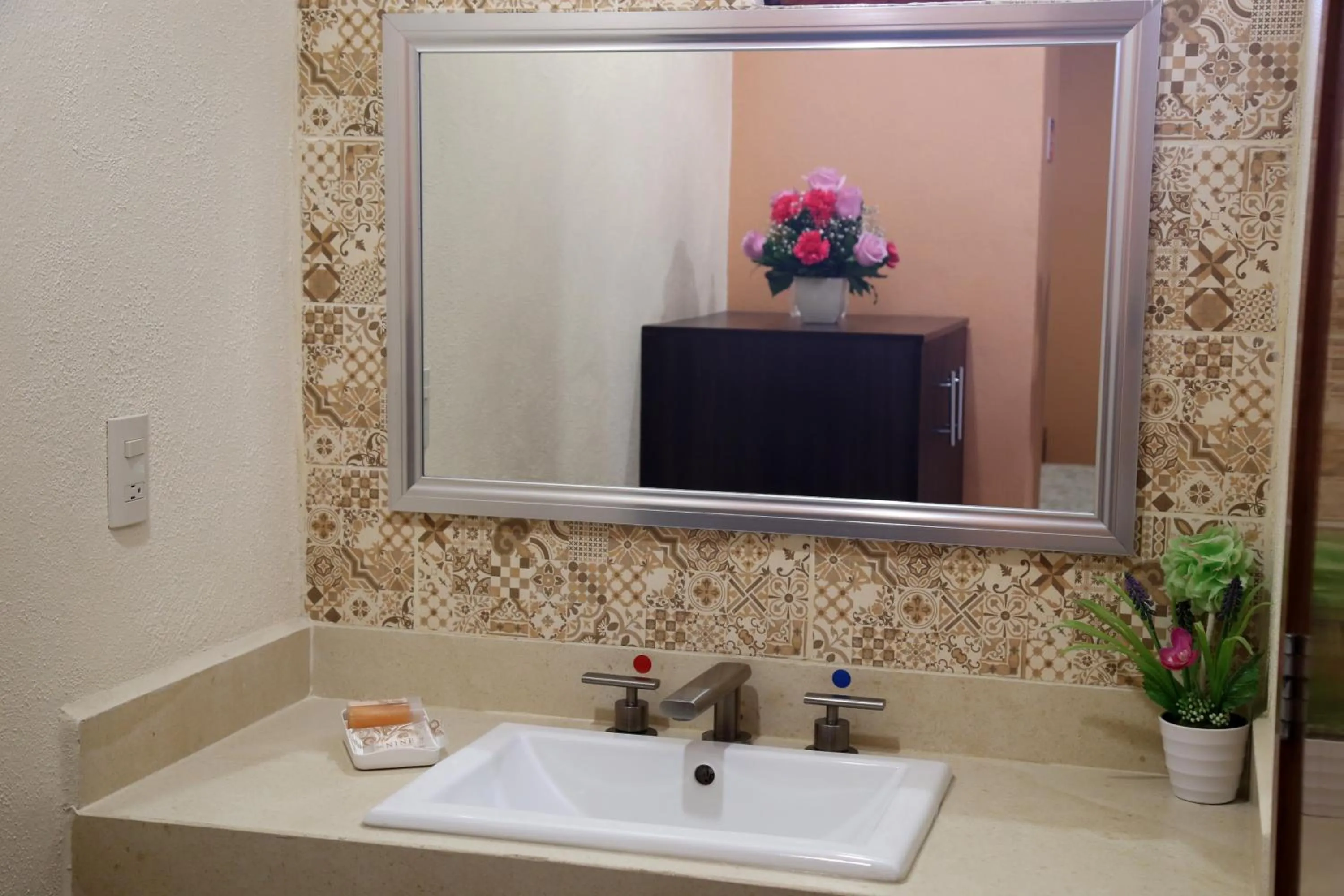 Bathroom in Hotel Plaza Bernal