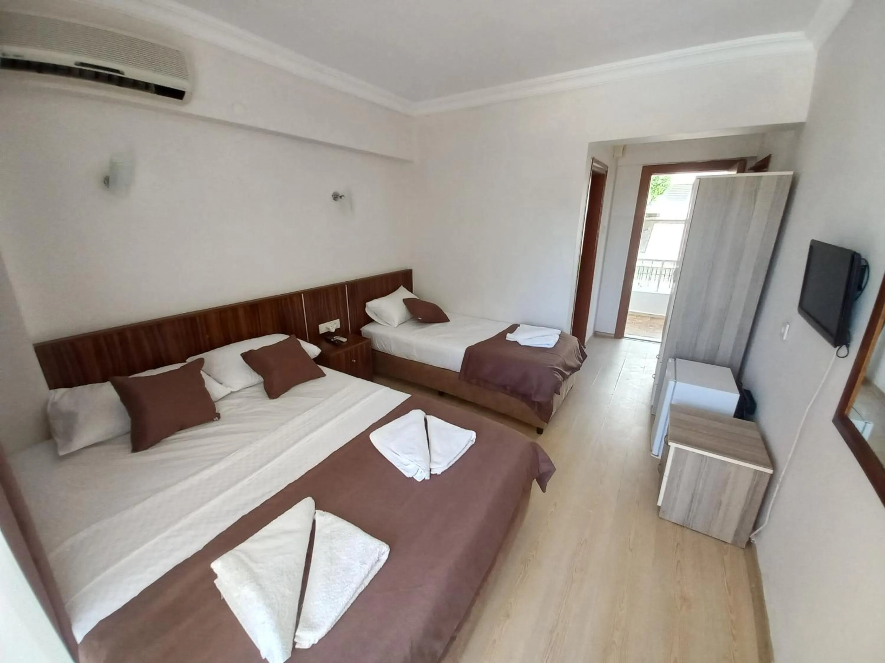 Photo of the whole room, Bed in Mulka Hotel