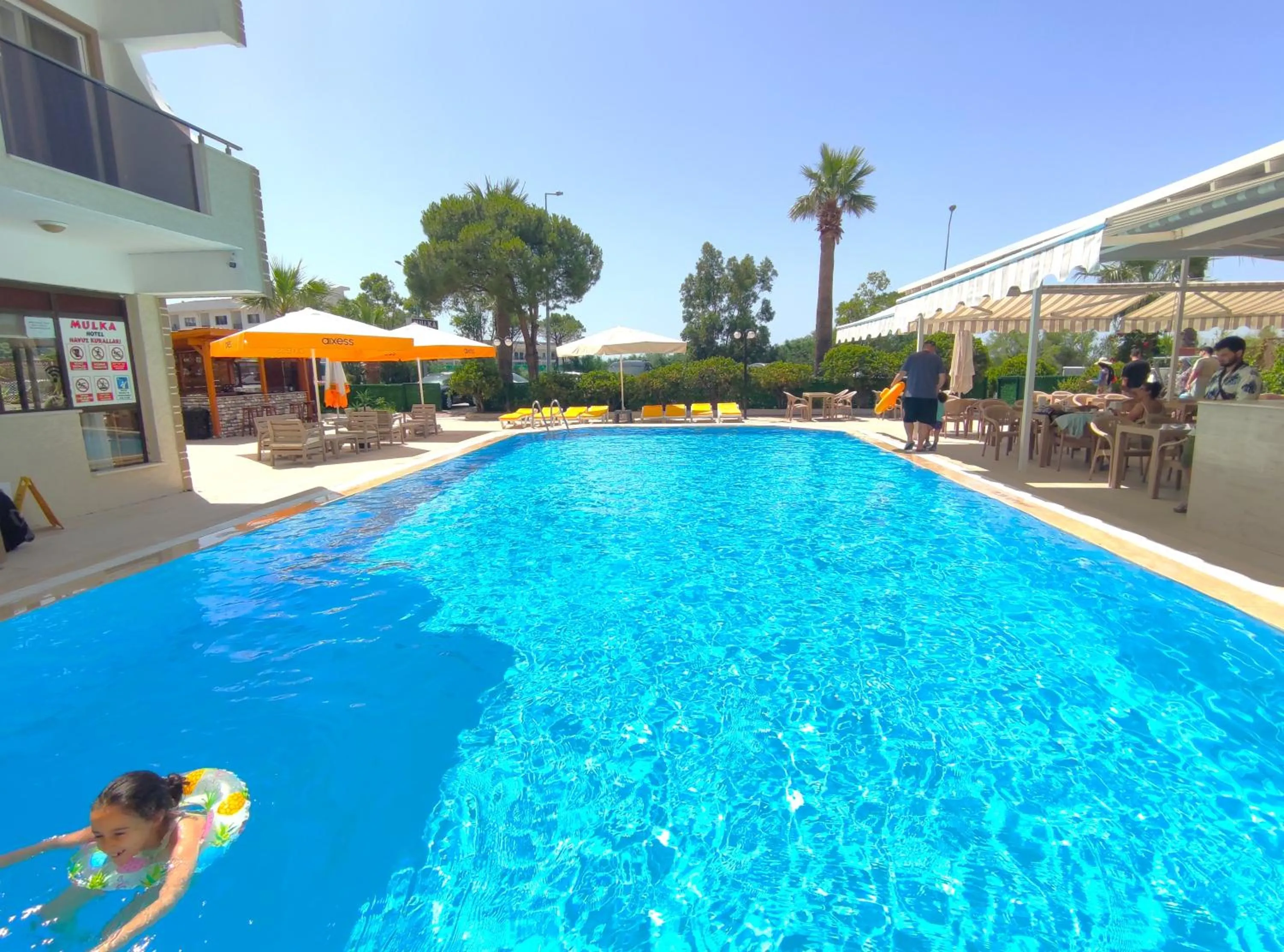 Swimming pool in Mulka Hotel