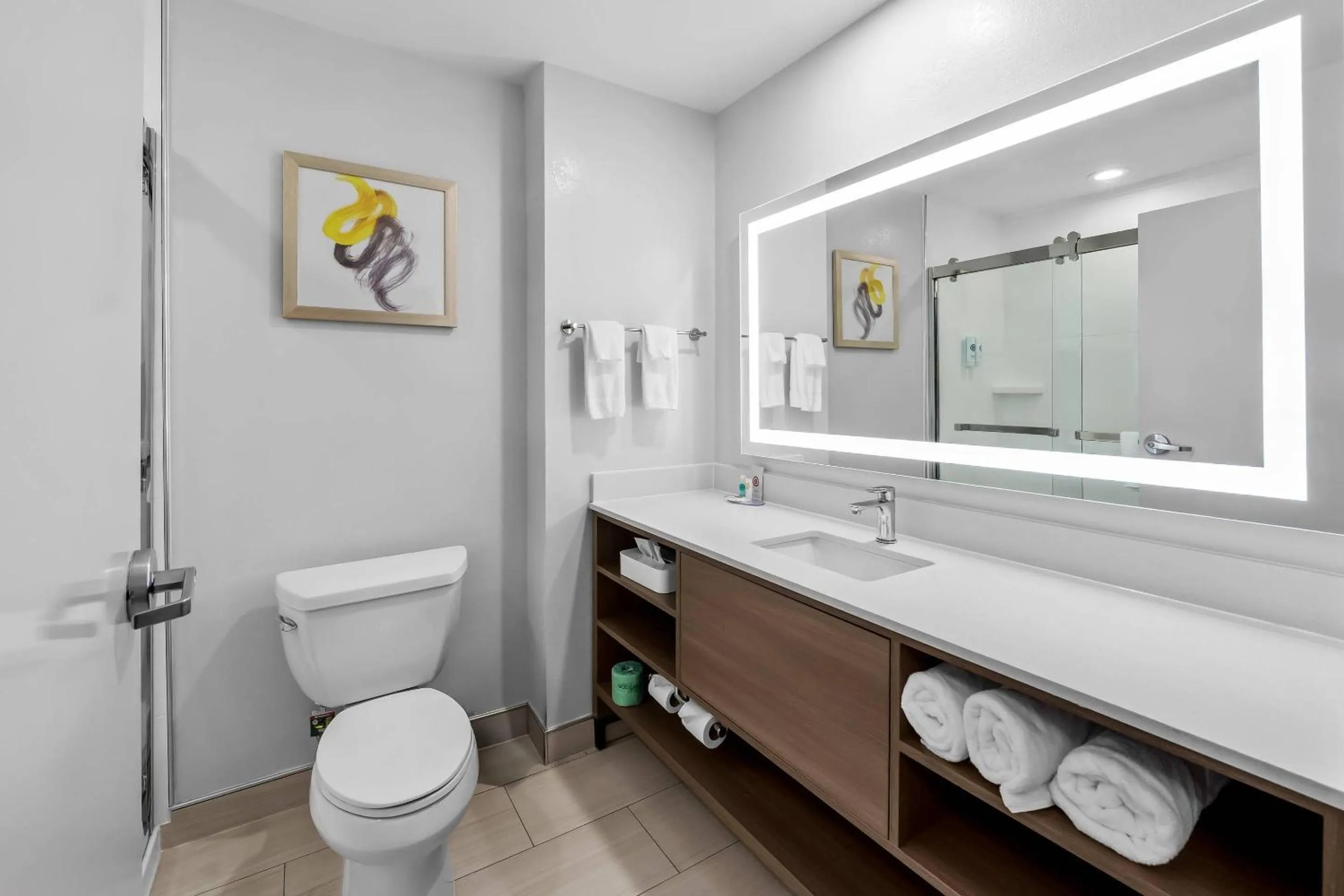 Bedroom in Comfort Inn & Suites Plainville-Foxboro