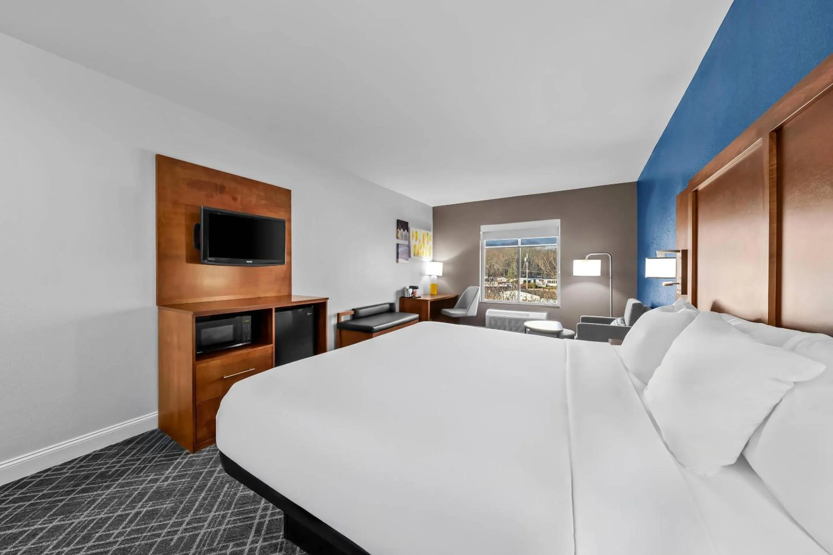 Bedroom, Bed in Comfort Inn & Suites Plainville-Foxboro