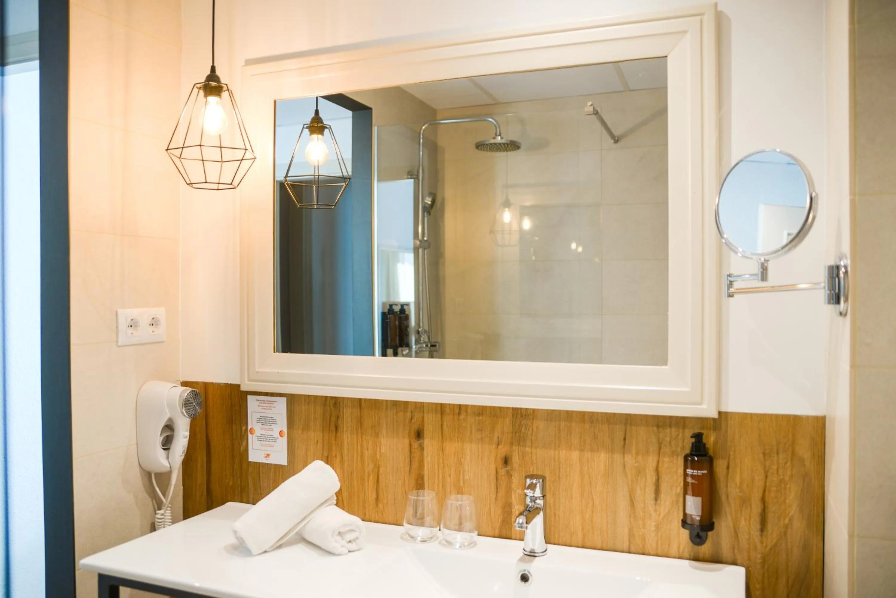 Bathroom in BPM Lloret Hotel