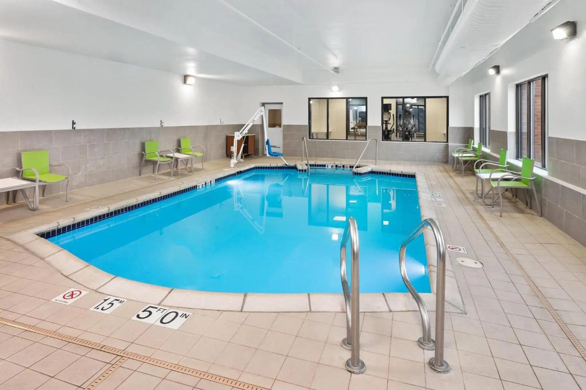 Swimming pool in Holiday Inn Express & Suites Chicago West-O'Hare Arpt Area by IHG Swimming pool in Holiday Inn Express & Suites Chicago West-O'Hare Arpt Area by IHG