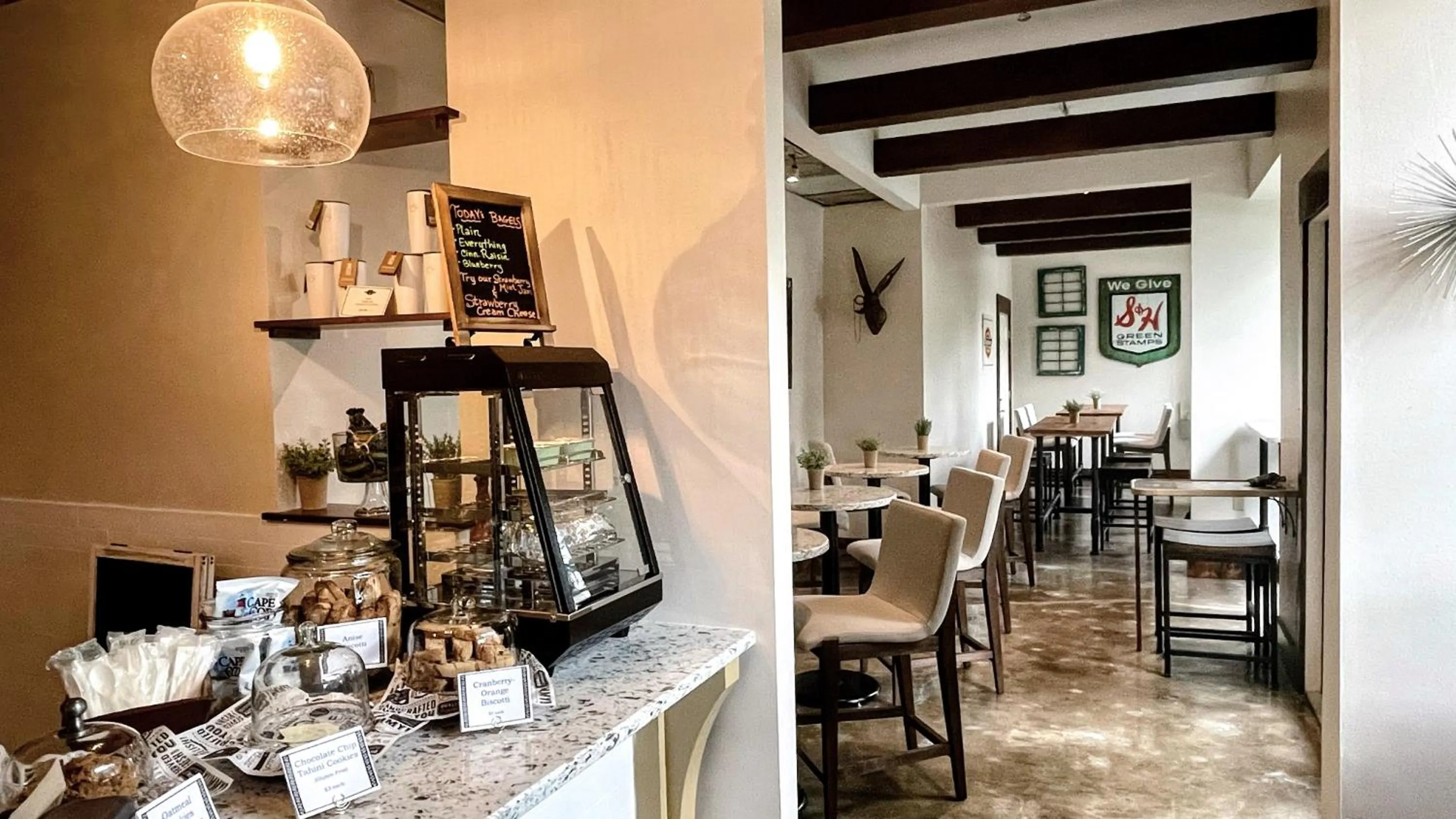 Restaurant/places to eat in The Inn at Leola Village, a Historic Hotel of America