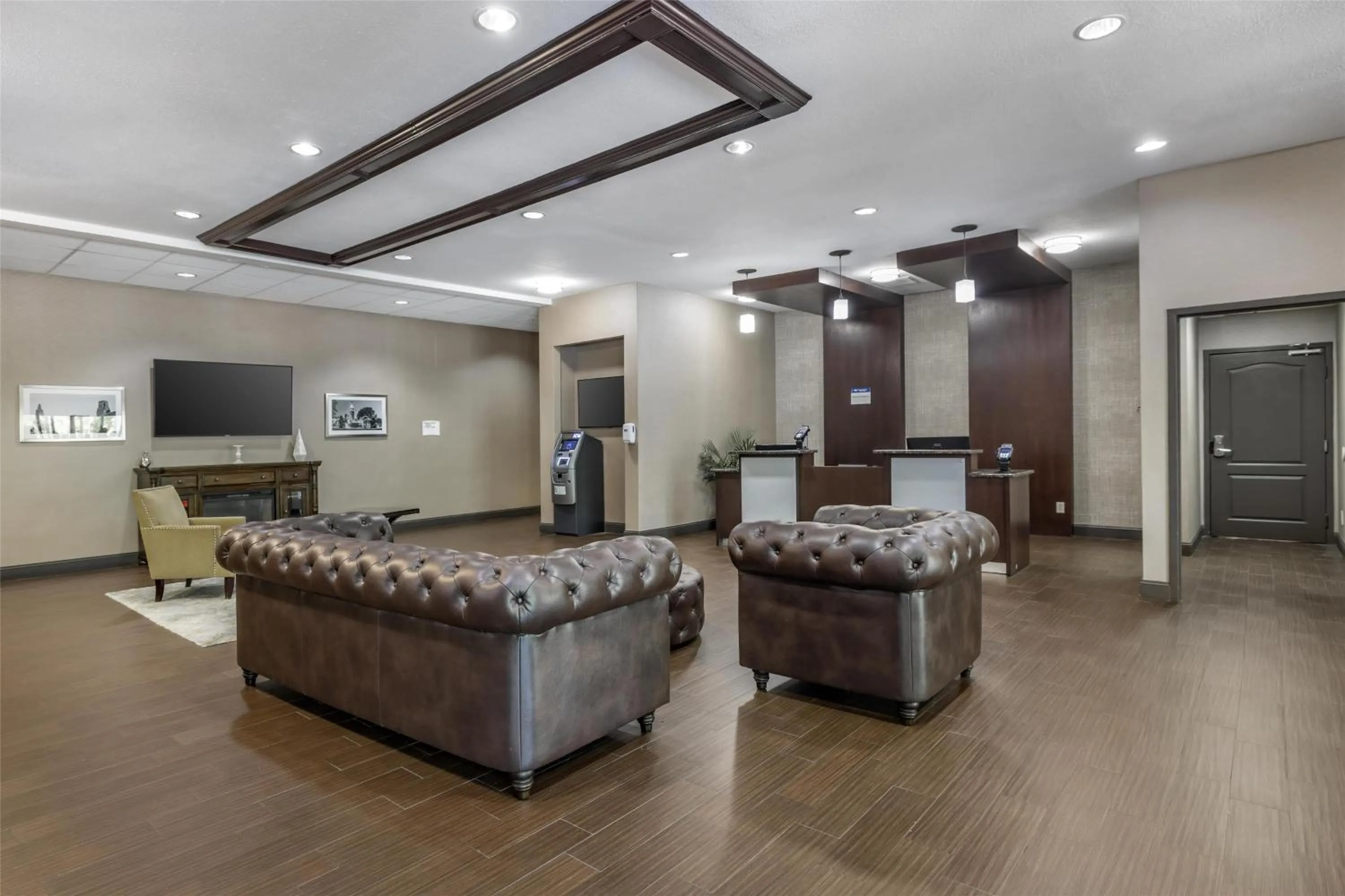 Lobby or reception in Best Western Plus Lee's Summit Hotel & Suites