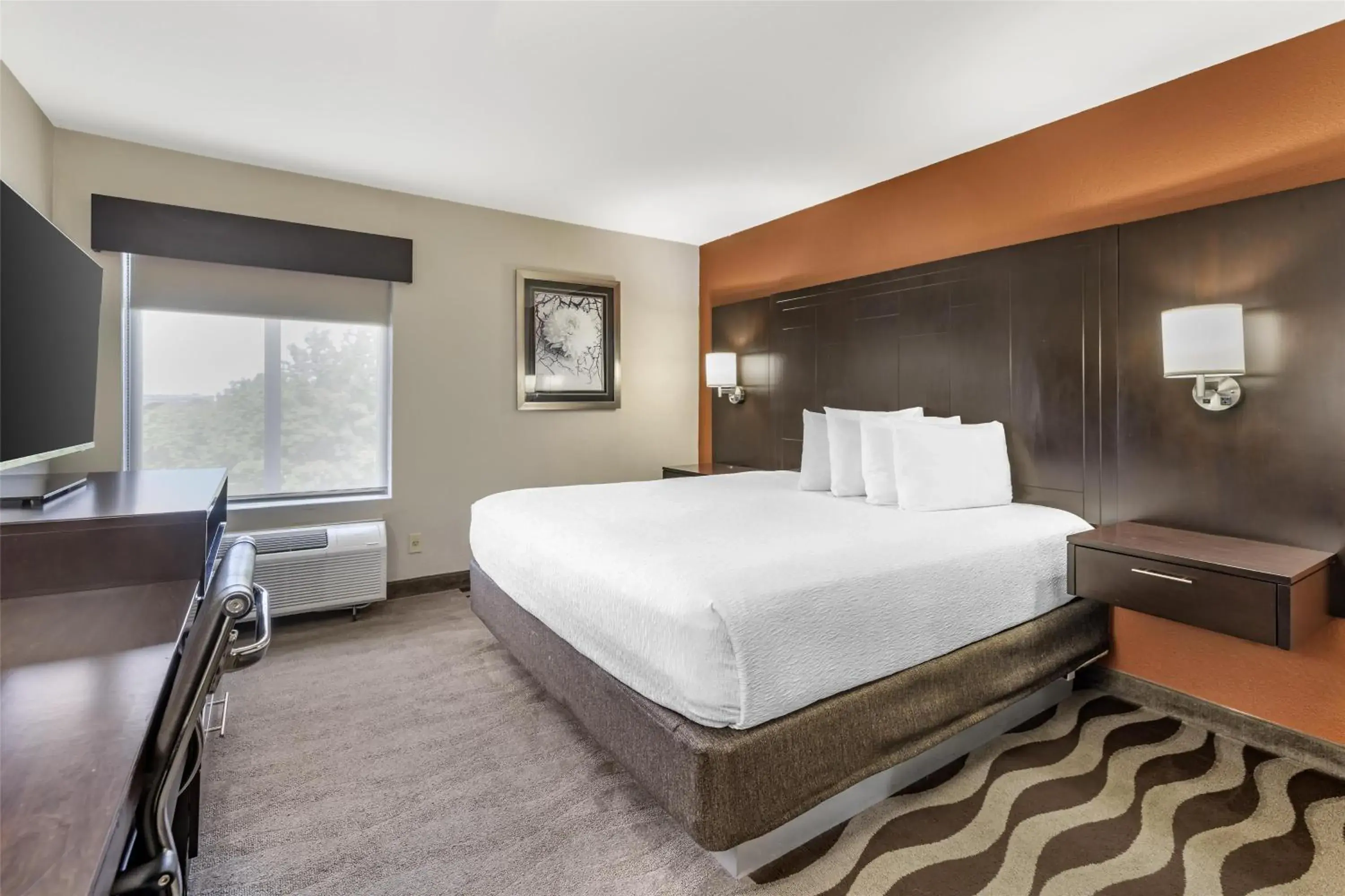 Photo of the whole room, Bed in Best Western Plus Lee's Summit Hotel & Suites Photo of the whole room, Bed in Best Western Plus Lee's Summit Hotel & Suites