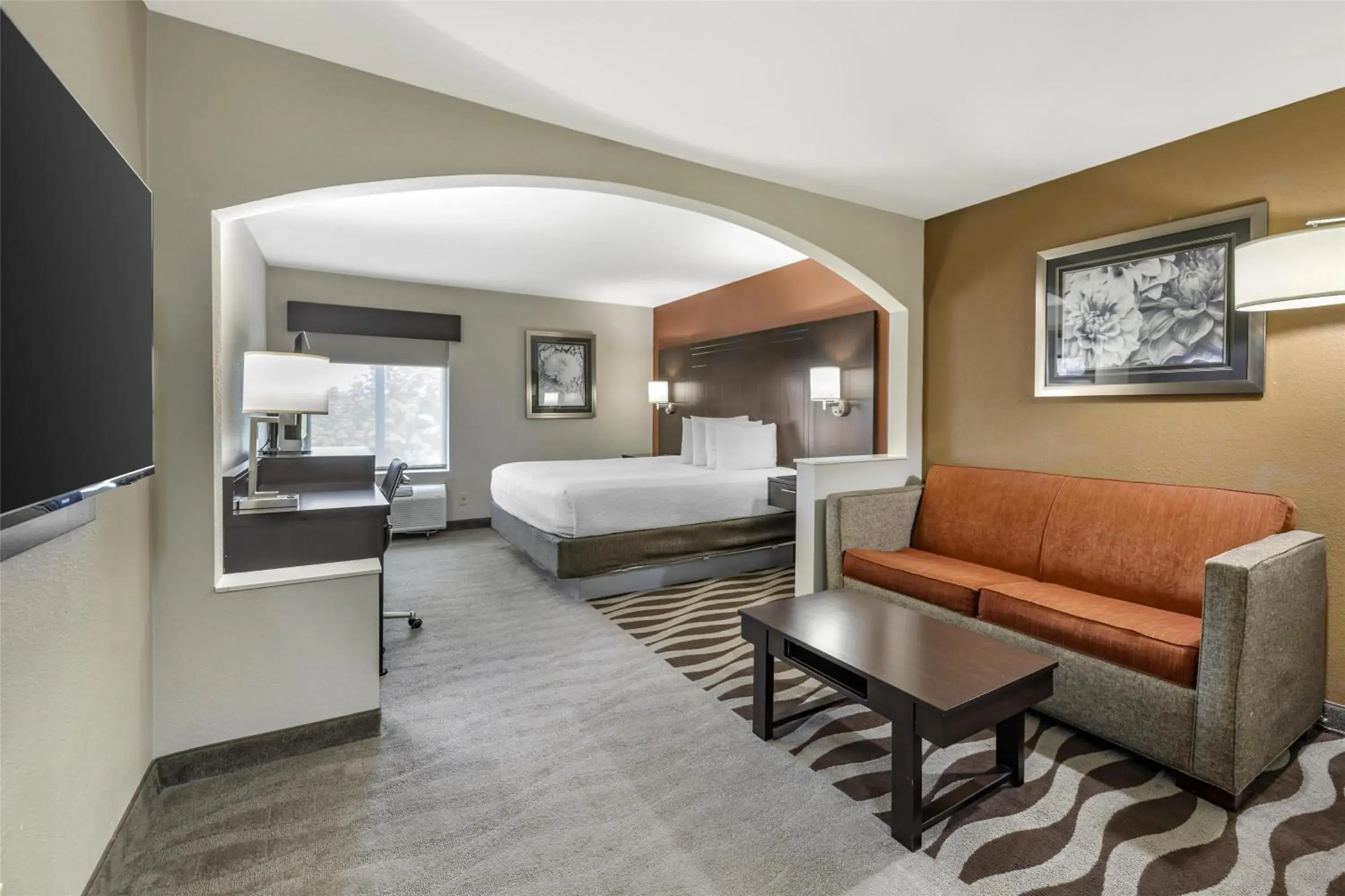 Photo of the whole room, Bed in Best Western Plus Lee's Summit Hotel & Suites Photo of the whole room, Bed in Best Western Plus Lee's Summit Hotel & Suites