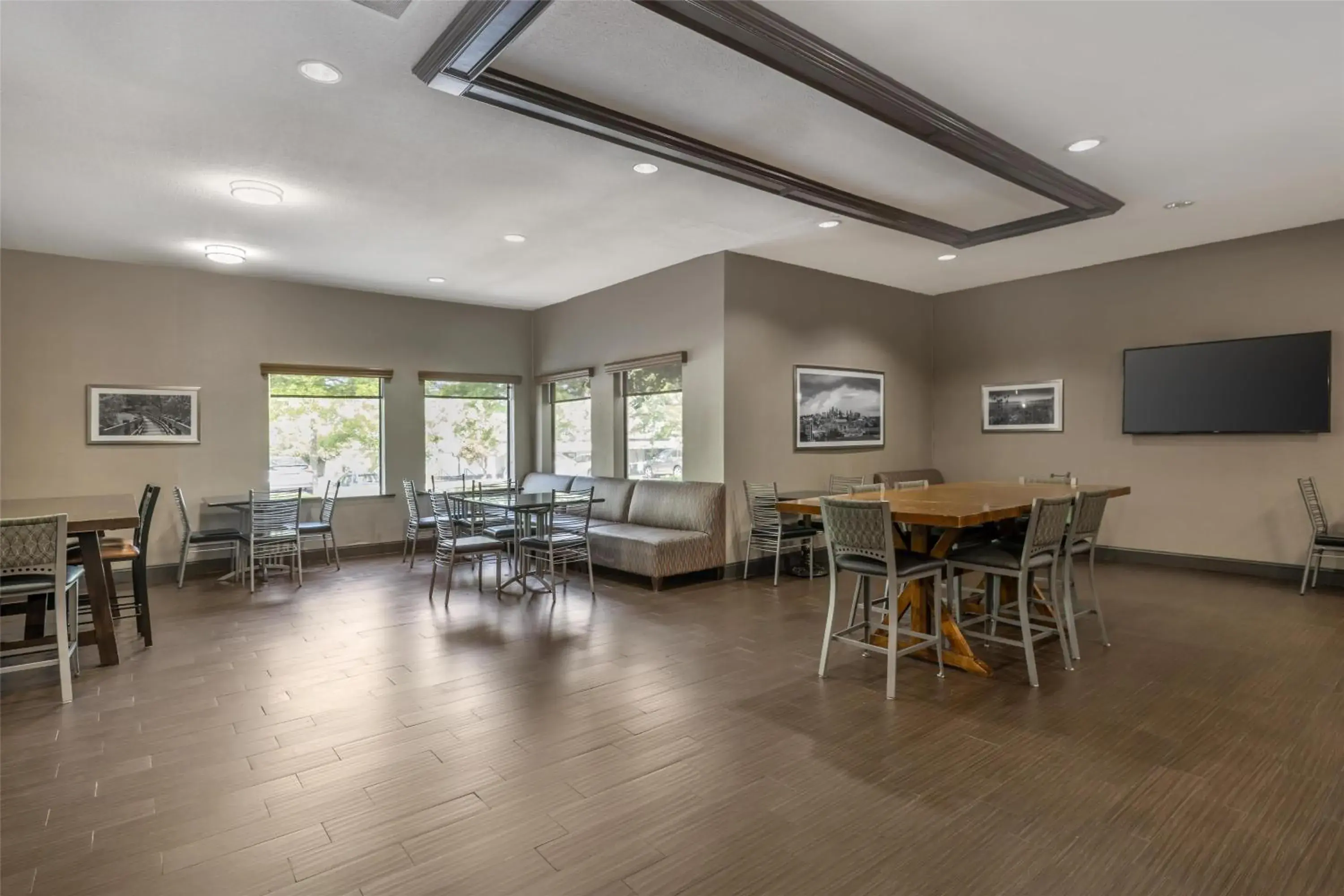 Restaurant/places to eat in Best Western Plus Lee's Summit Hotel & Suites Restaurant/places to eat in Best Western Plus Lee's Summit Hotel & Suites