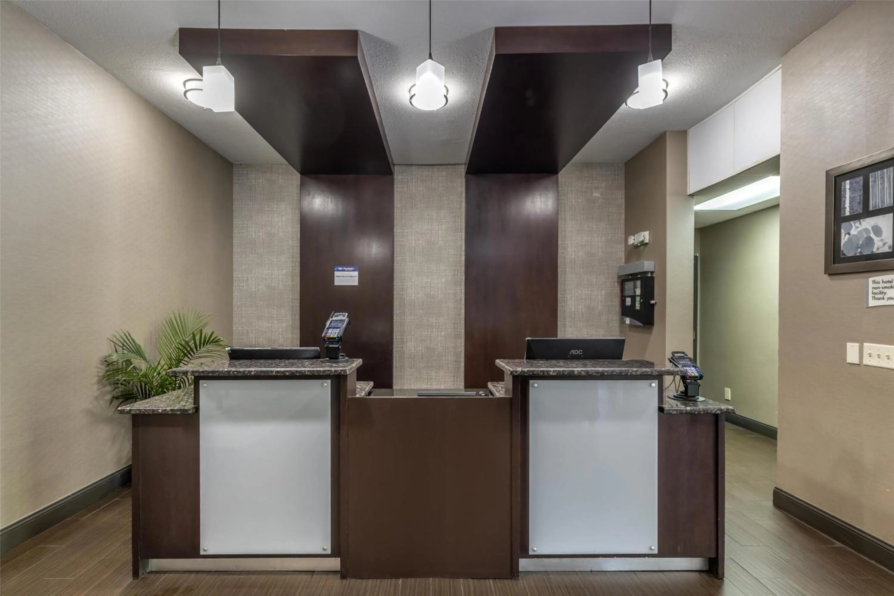 Lobby or reception in Best Western Plus Lee's Summit Hotel & Suites