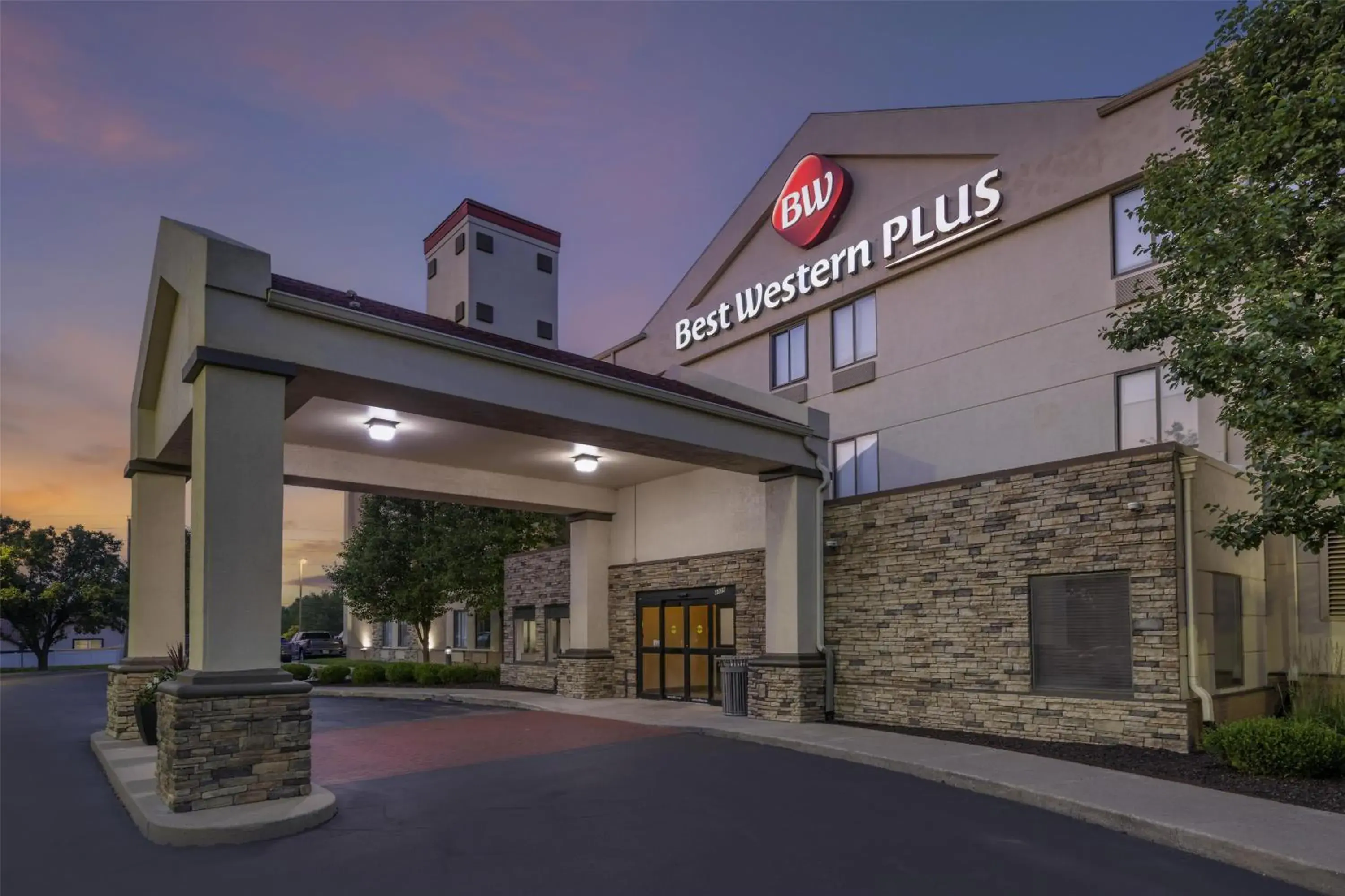 Property building in Best Western Plus Lee's Summit Hotel & Suites Property building in Best Western Plus Lee's Summit Hotel & Suites