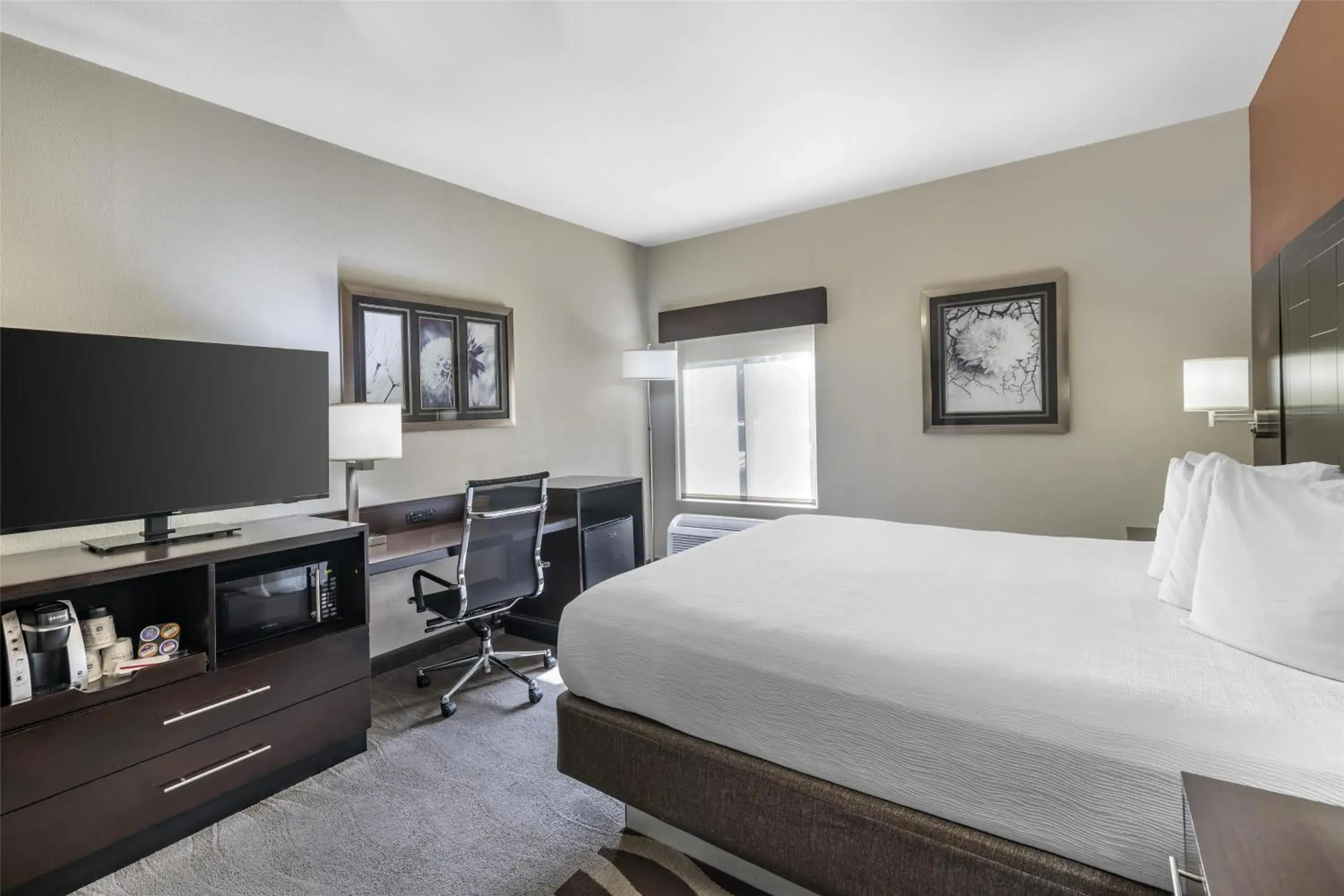 Bedroom, Bed in Best Western Plus Lee's Summit Hotel & Suites Bedroom, Bed in Best Western Plus Lee's Summit Hotel & Suites