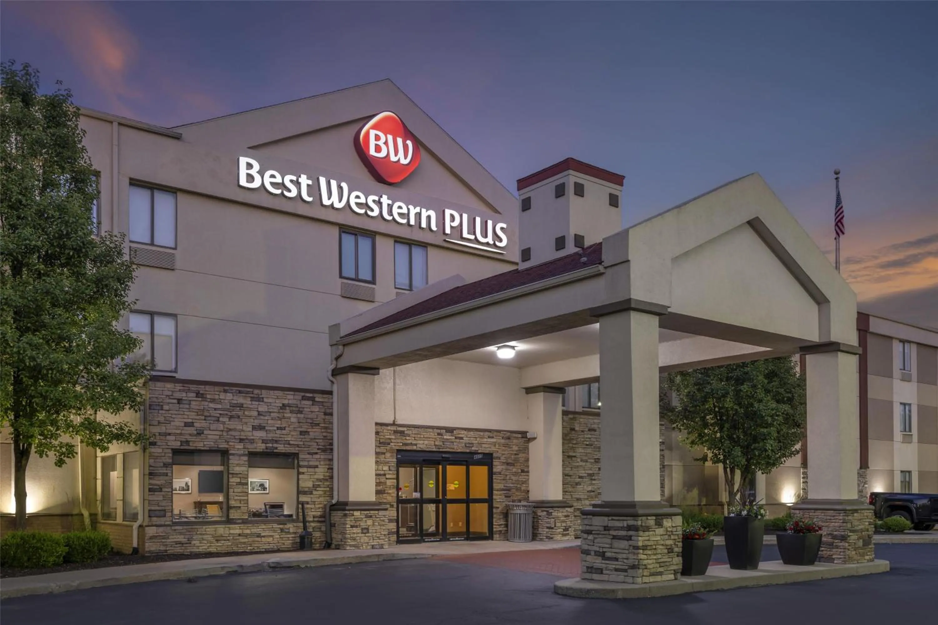 Property building in Best Western Plus Lee's Summit Hotel & Suites