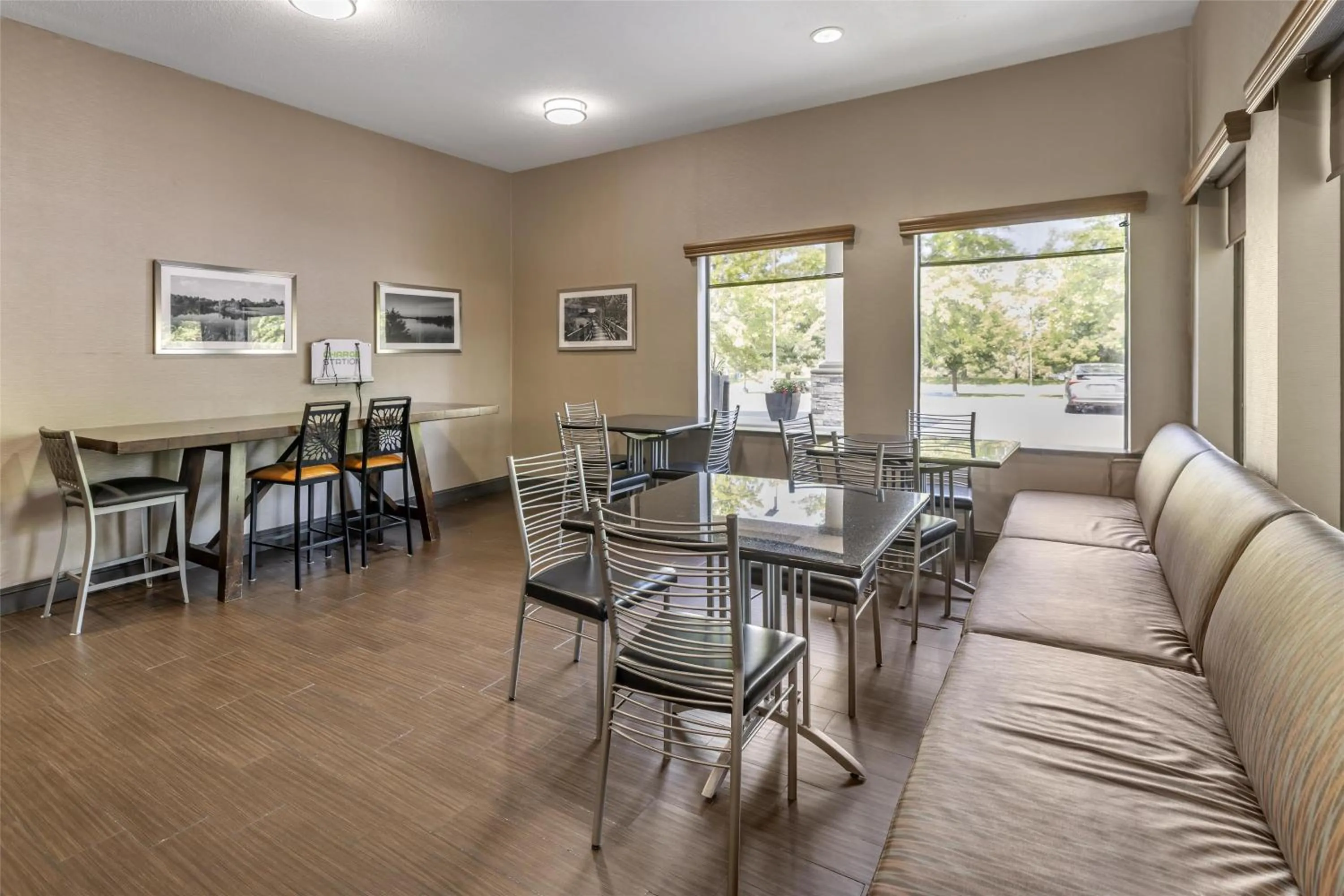 Restaurant/places to eat in Best Western Plus Lee's Summit Hotel & Suites